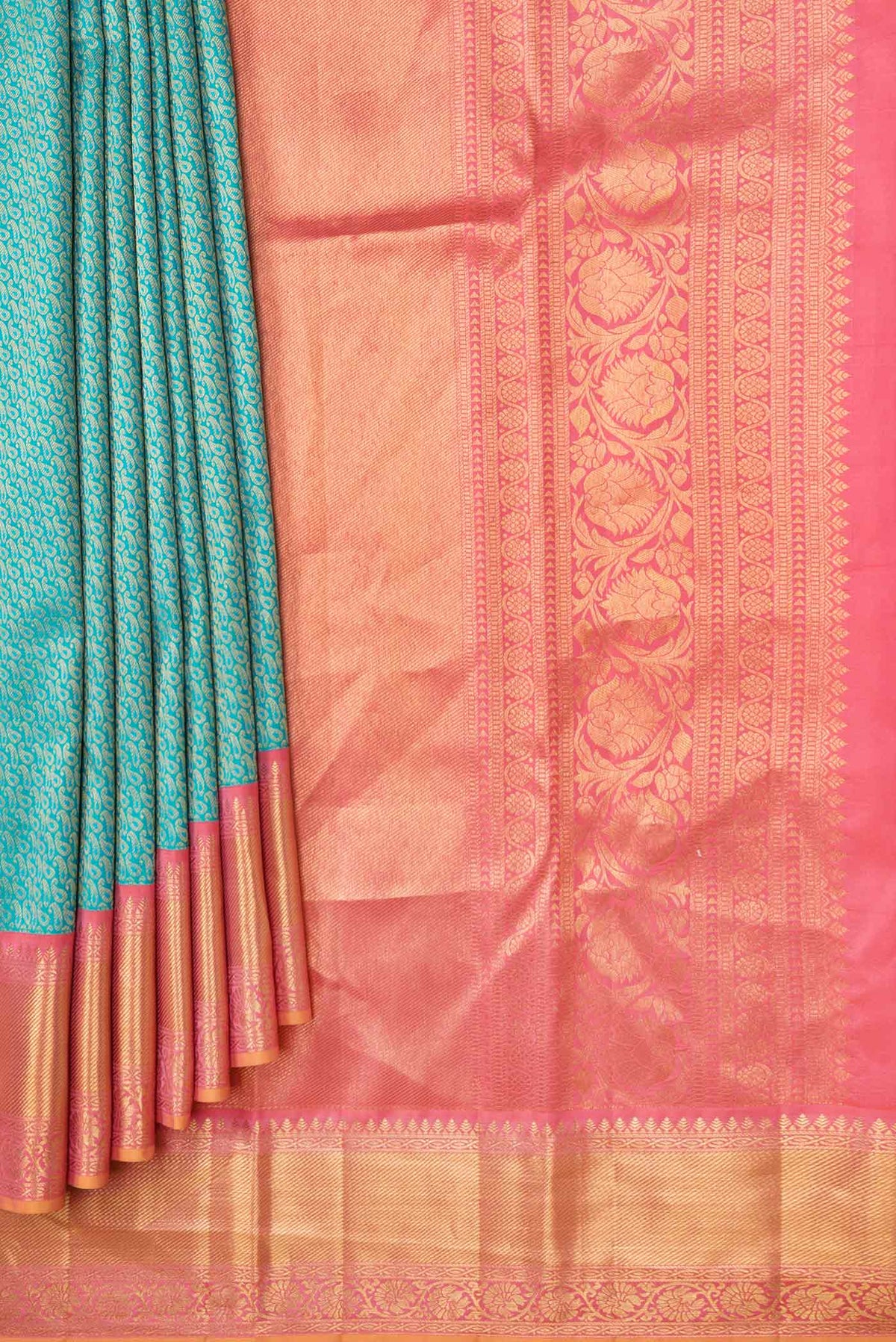 Pleats and pallu of Pure Silk Pure Zari Green Dual Tone Kanchipuram Saree with Zari Brocade on the body and Zari Border
