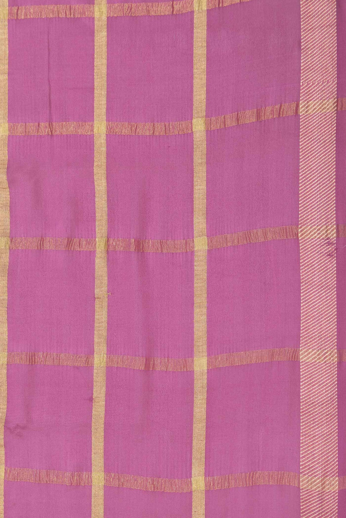 Border image of Light Magenta Mysore Crepe Saree with Checked design on the body and Zari Border