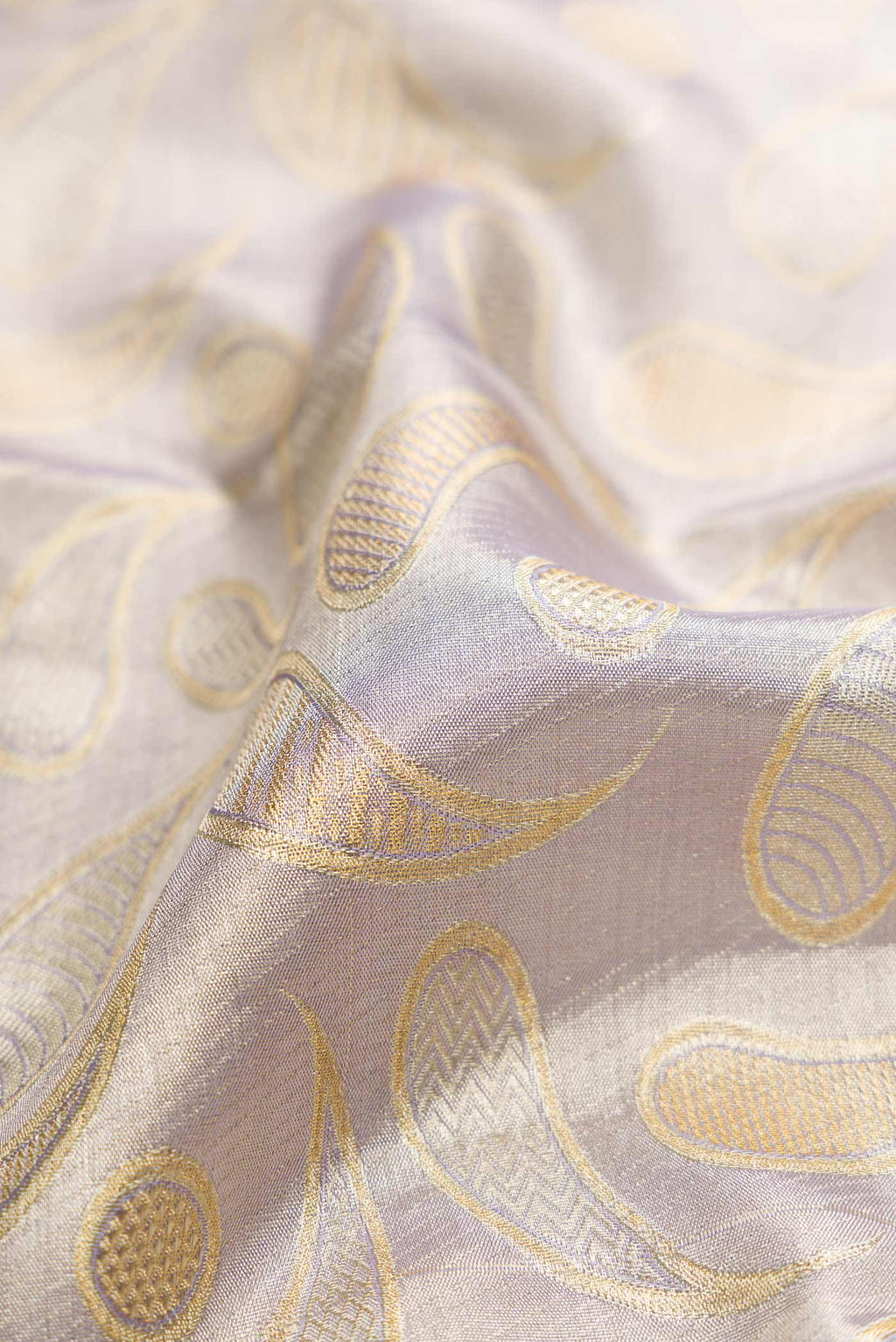 Close up of Lavender Dual Tone Kanchipuram Tissue Silk Saree with Zari Brocade on the body and Zari Border displaying folds