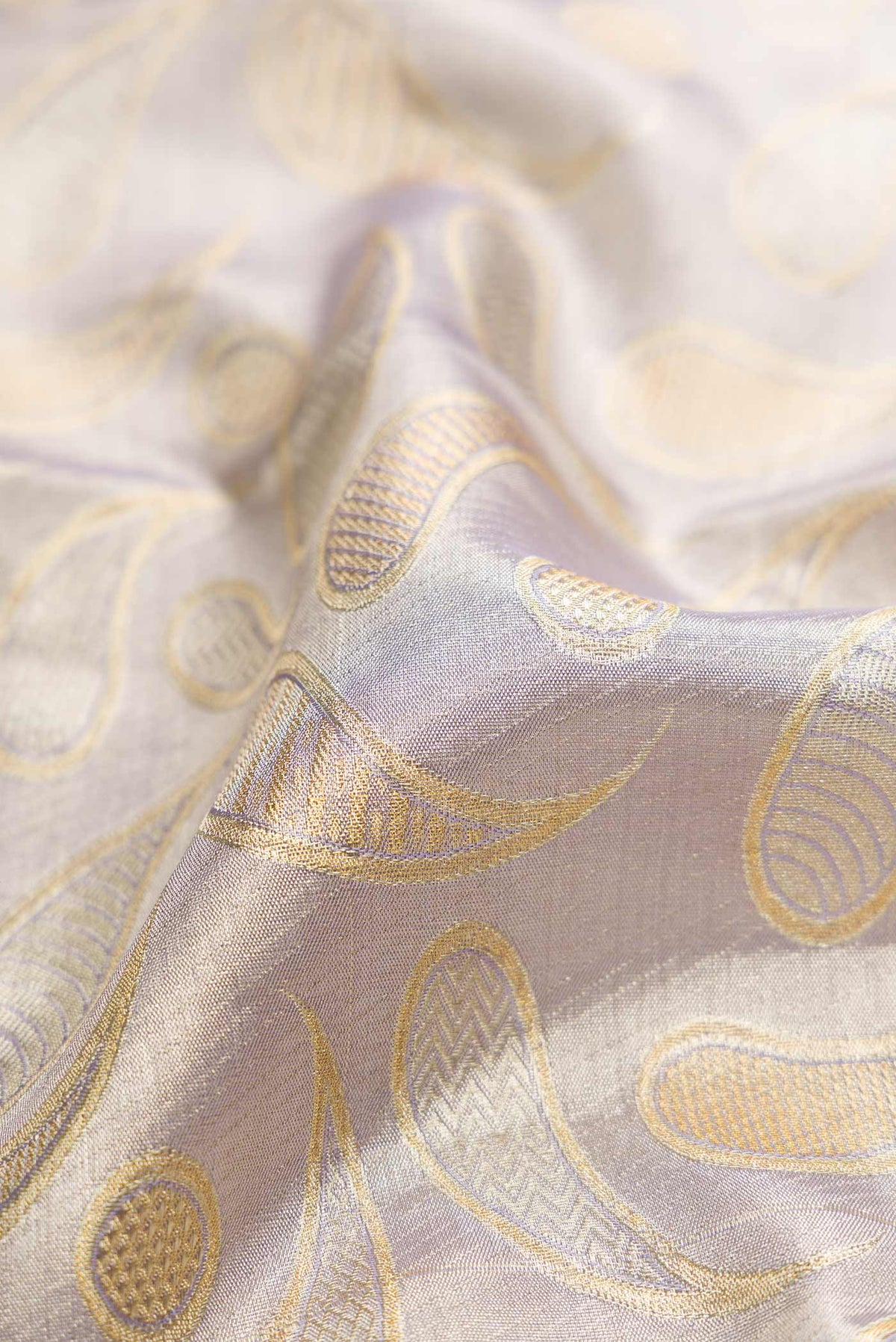 Close up of Lavender Dual Tone Kanchipuram Tissue Silk Saree with Zari Brocade on the body and Zari Border displaying folds