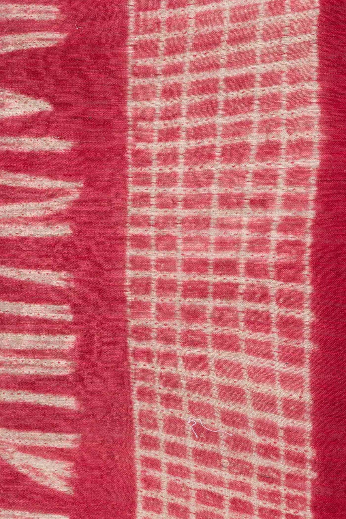 Border image of Maroon Dual Tone Tussar Saree with Printed design on the body and Plain Border. 