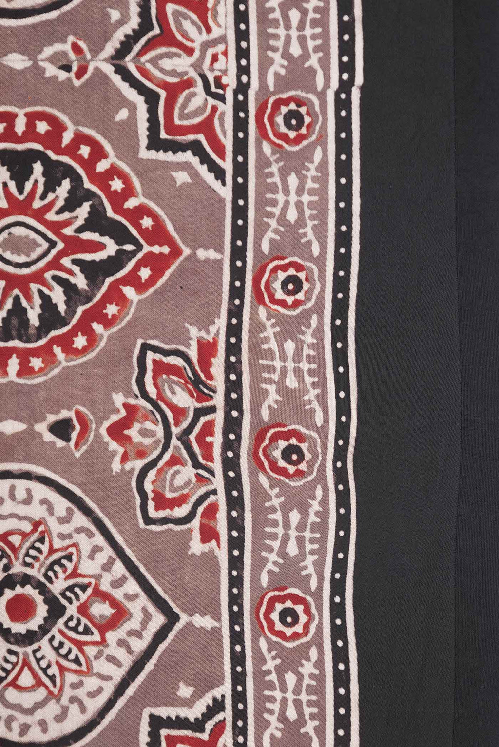 Border image of Brown Dual Tone Linen Saree with Printed design on the body and Zari Border