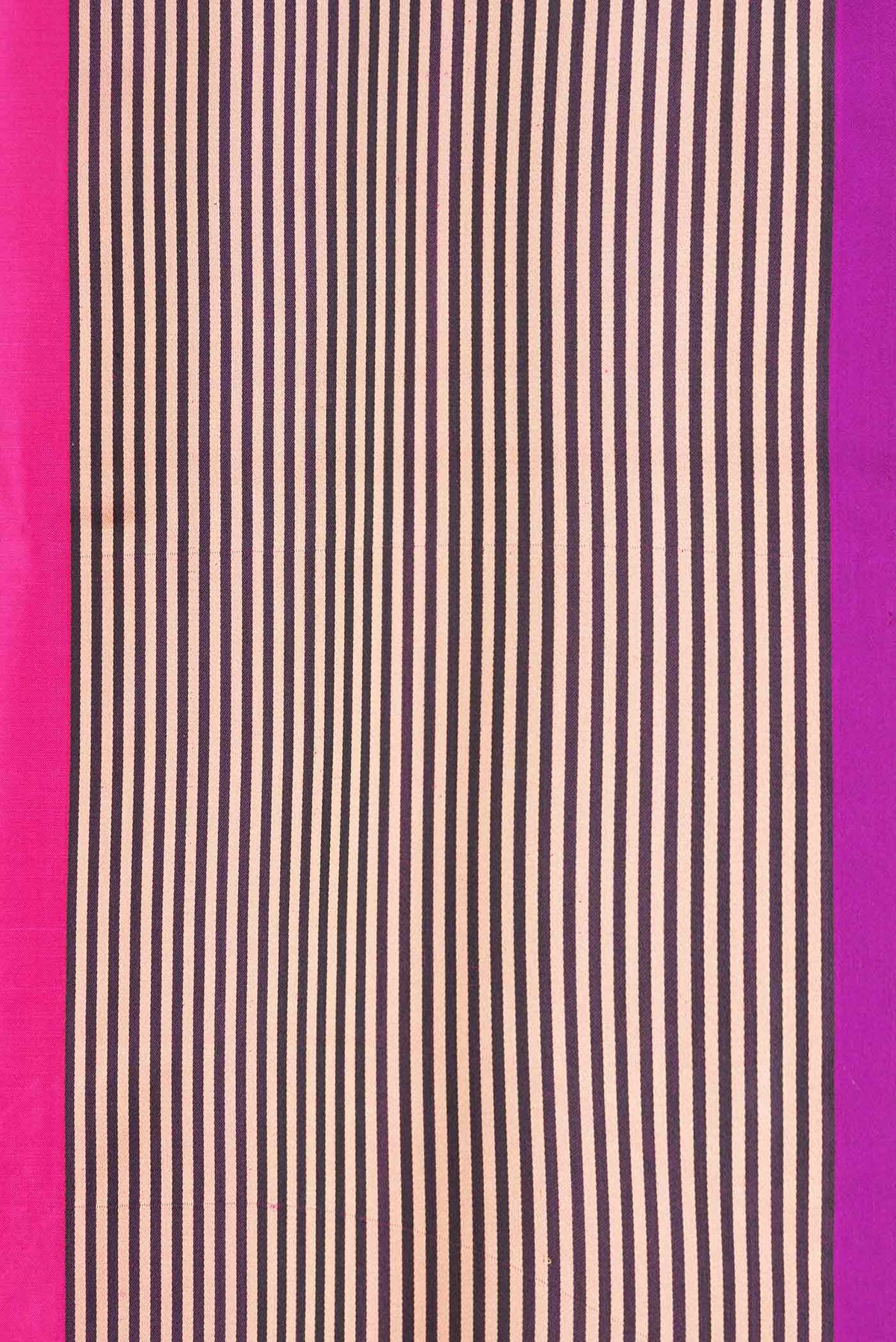 Border image of Pink Dual Tone Banarasi Silk Saree with Zari Butta on the body and Thread Border. 