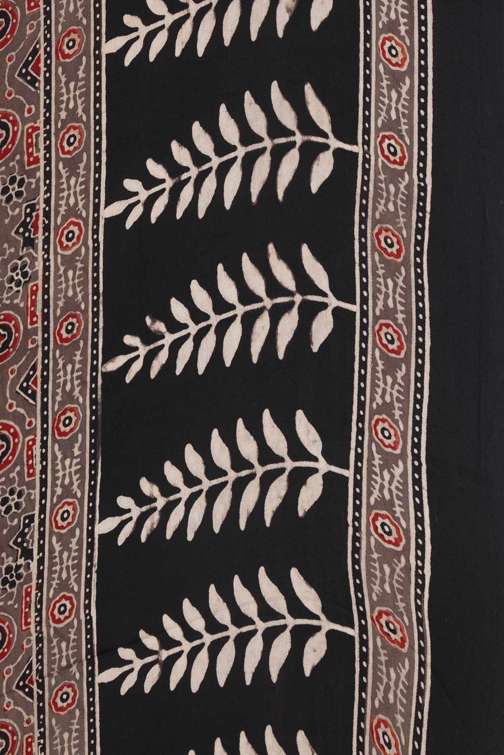 Border image of Brown Dual Tone Linen Saree with Printed design on the body and Zari Border