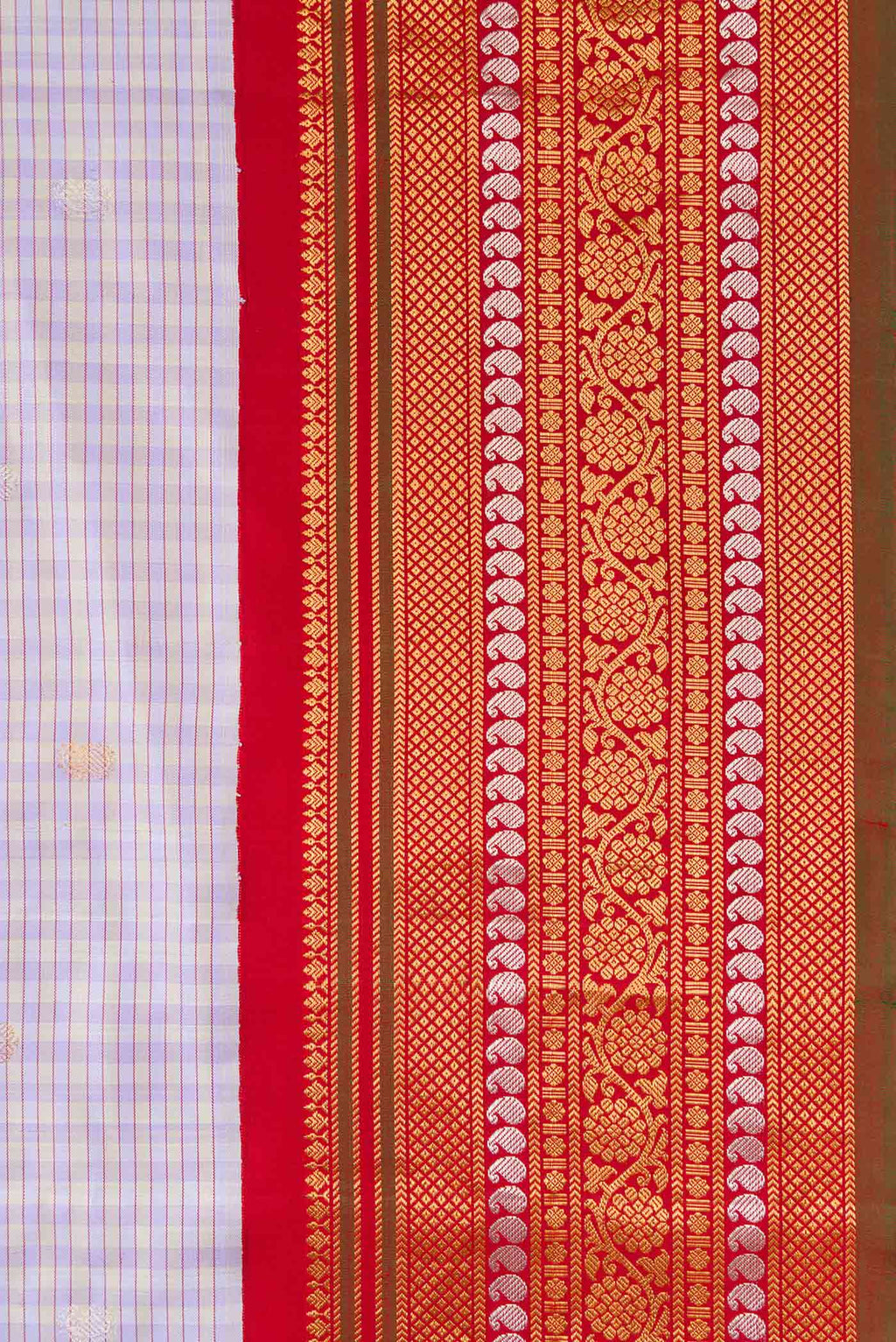 Border image of Lilac Dual Tone Gadwal Silk Saree with Zari Butta on the body and Zari Border