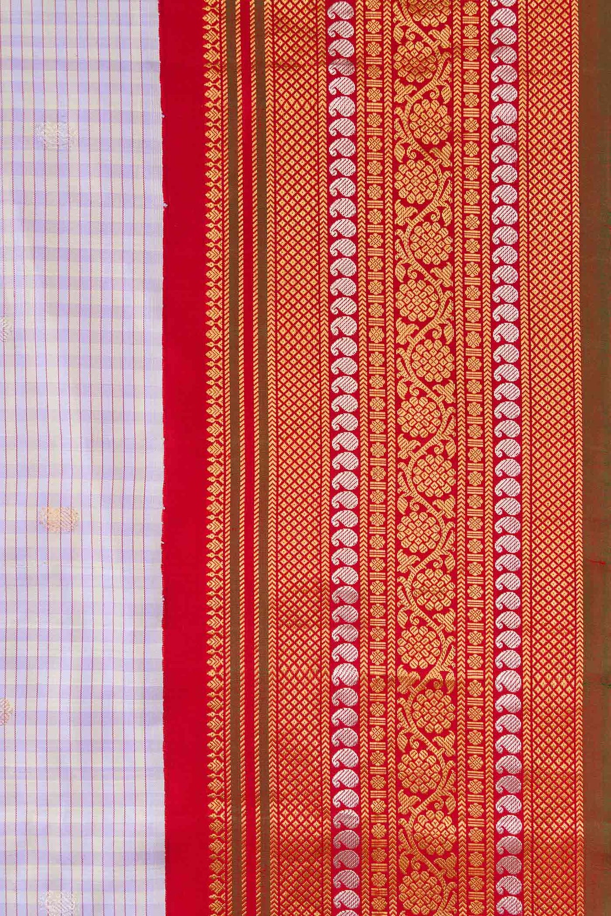 Border image of Lilac Dual Tone Gadwal Silk Saree with Zari Butta on the body and Zari Border