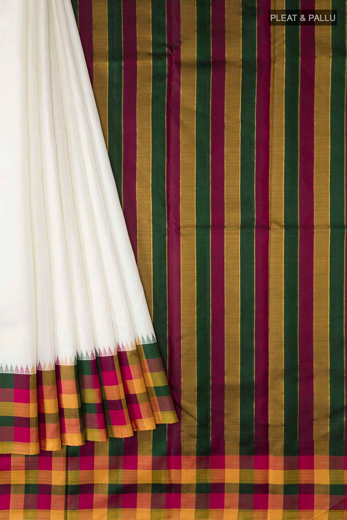 Pleats and pallu of White Kanchipuram Silk Saree with Plain Body and Checks Border