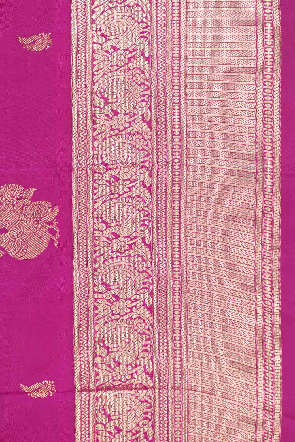 Border image of Magenta Dual Tone Kanchipuram Saree with Zari Butta on the body and Zari Border