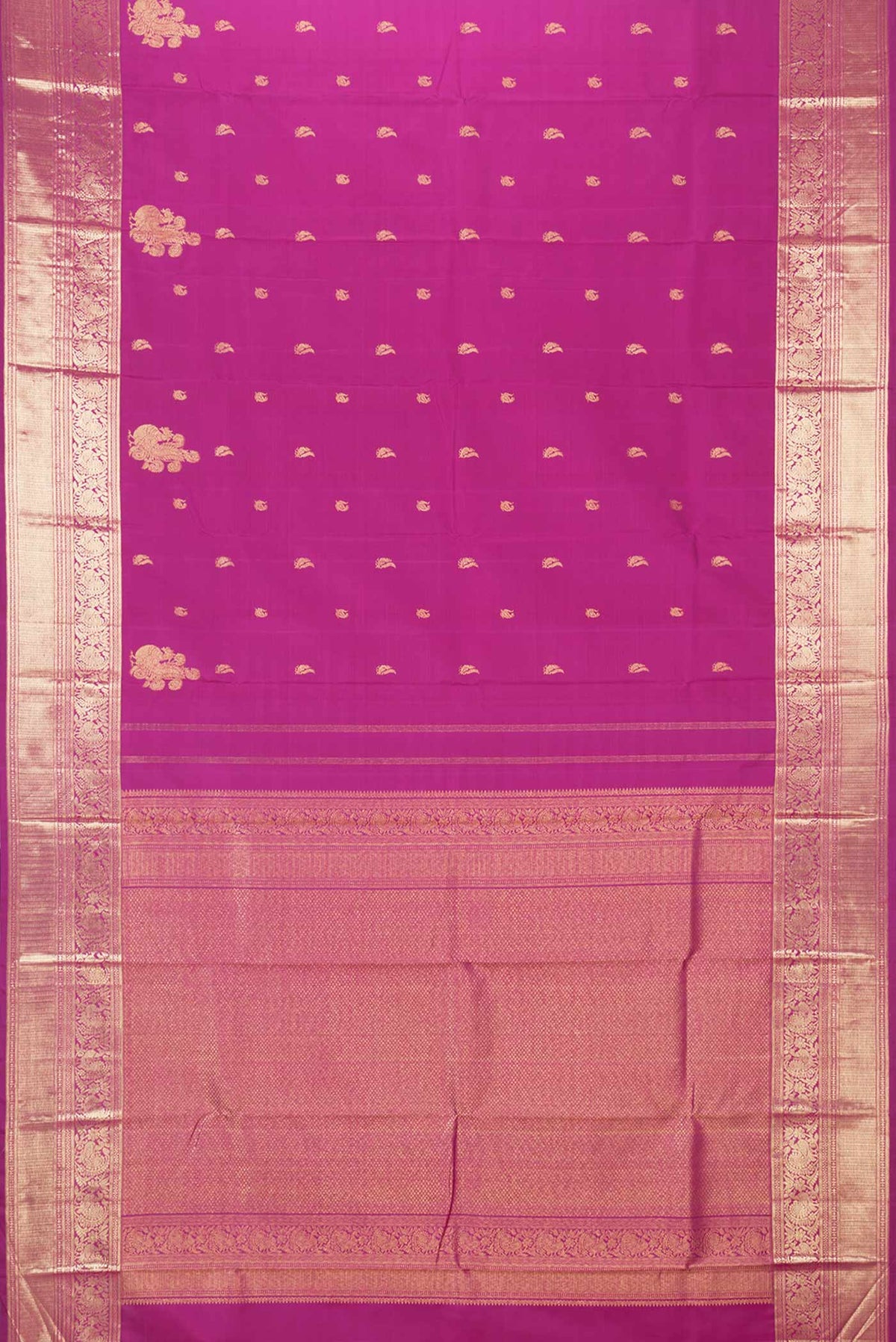 Flat view of Magenta Dual Tone Kanchipuram Saree with Zari Butta on the body and Zari Border
