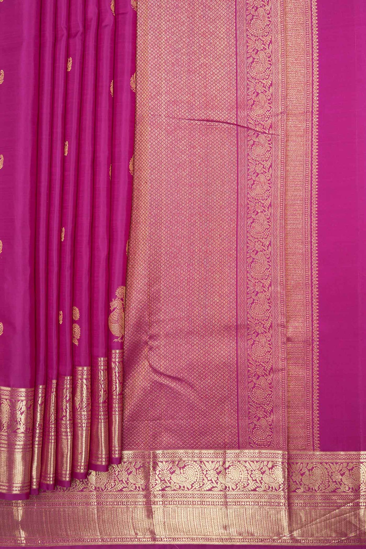Pleats and pallu of Magenta Dual Tone Kanchipuram Saree with Zari Butta on the body and Zari Border