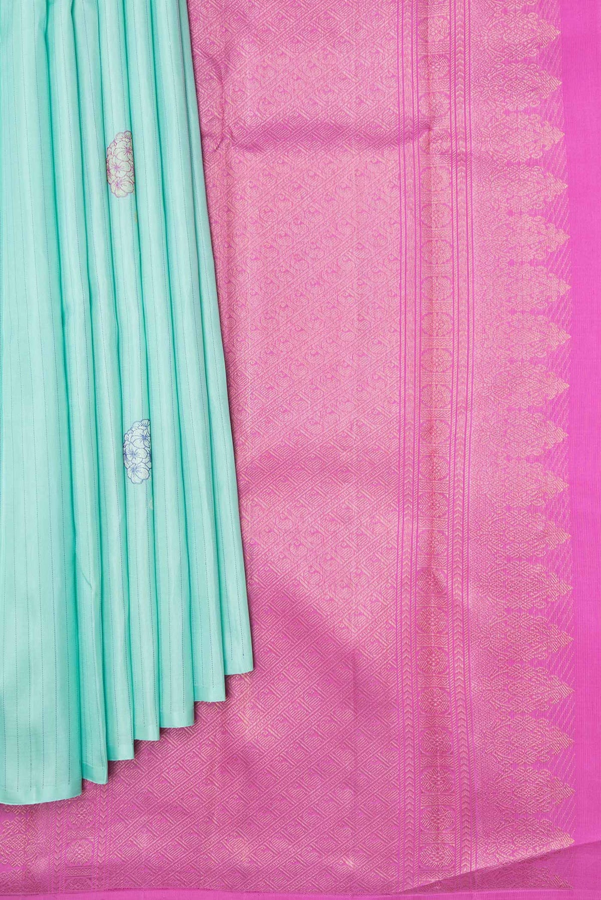 Pleats and pallu of Pure Silk Pure Zari Sea Green Dual Tone Kanchipuram Saree with Zari Butta on the body and Without Border