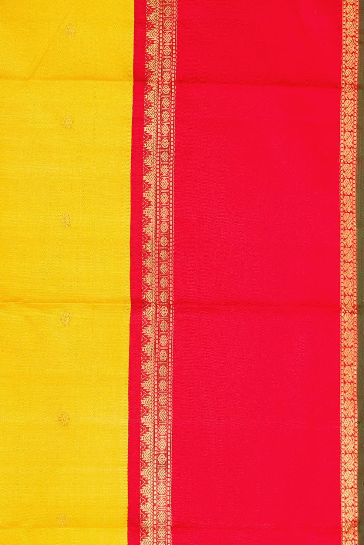 Border image of Yellow Dual Tone Kanjivaram Silk Saree with Zari Butta on the body and Zari Border. 