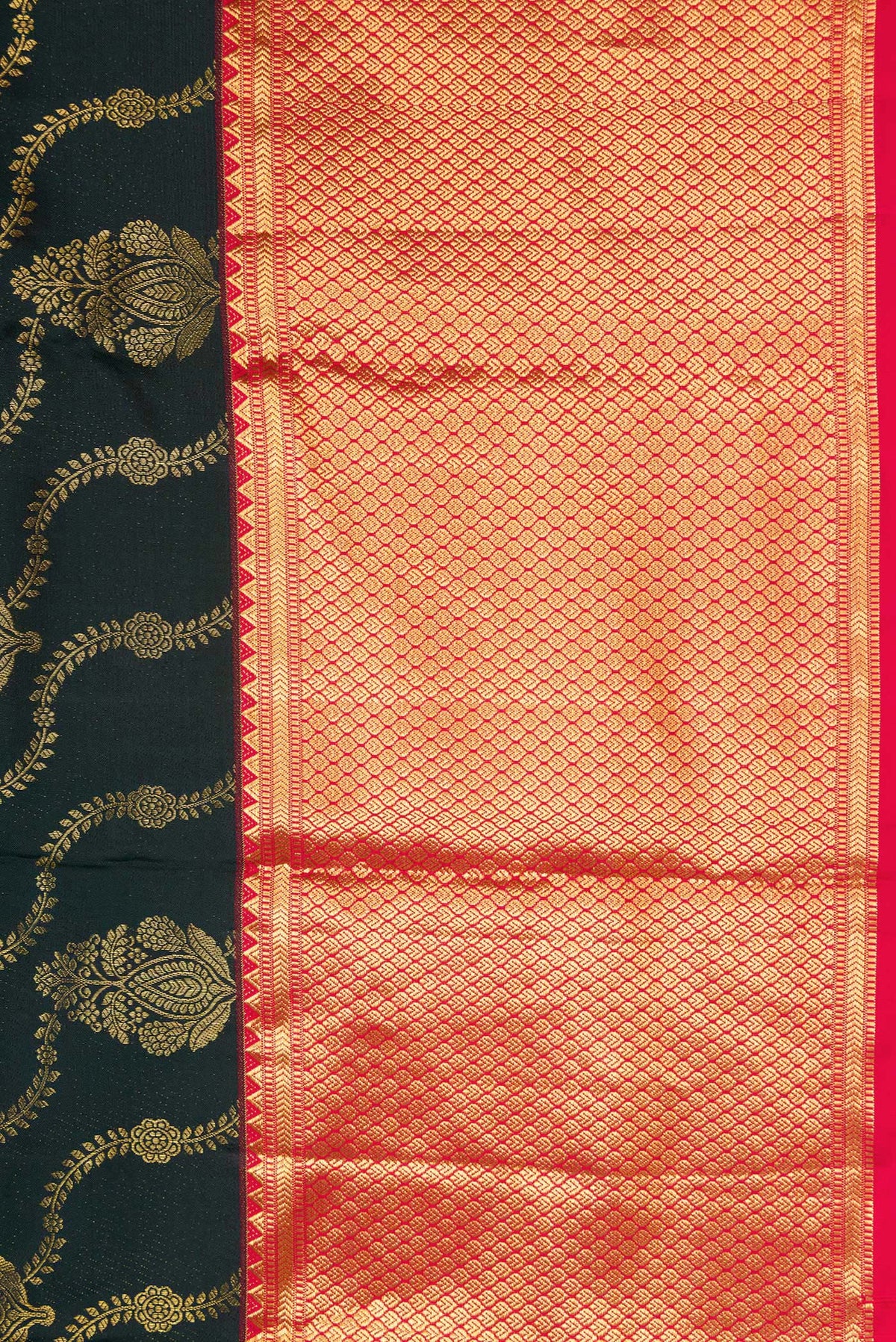 Border image of Bottle Green Dual Tone Kanjivaram Silk Saree with Zari Brocade on the body and Zari Border. 
