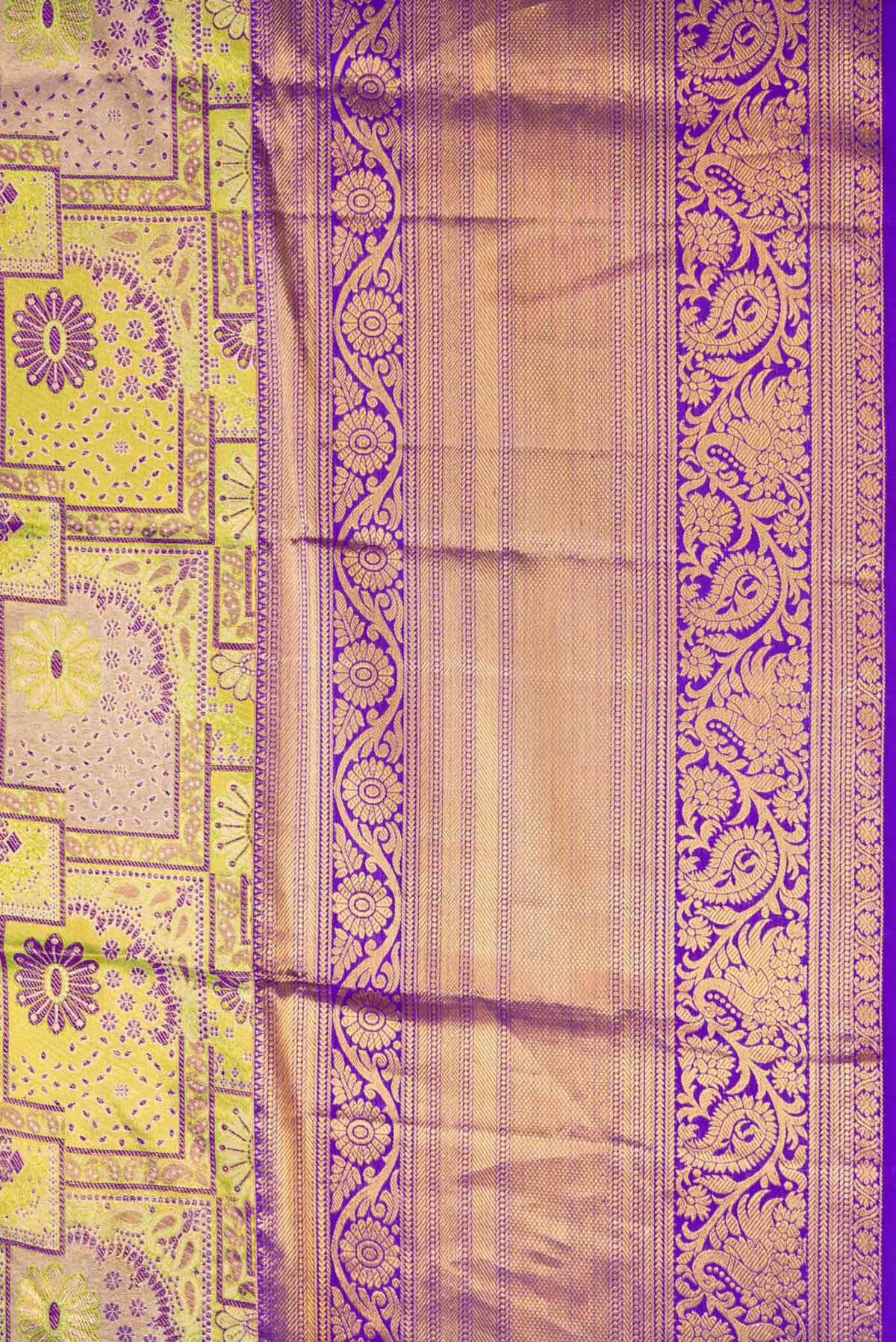 Border image of Green Dual Tone Kanchipuram Tissue Silk Saree with Zari Brocade on the body and Zari Border. 