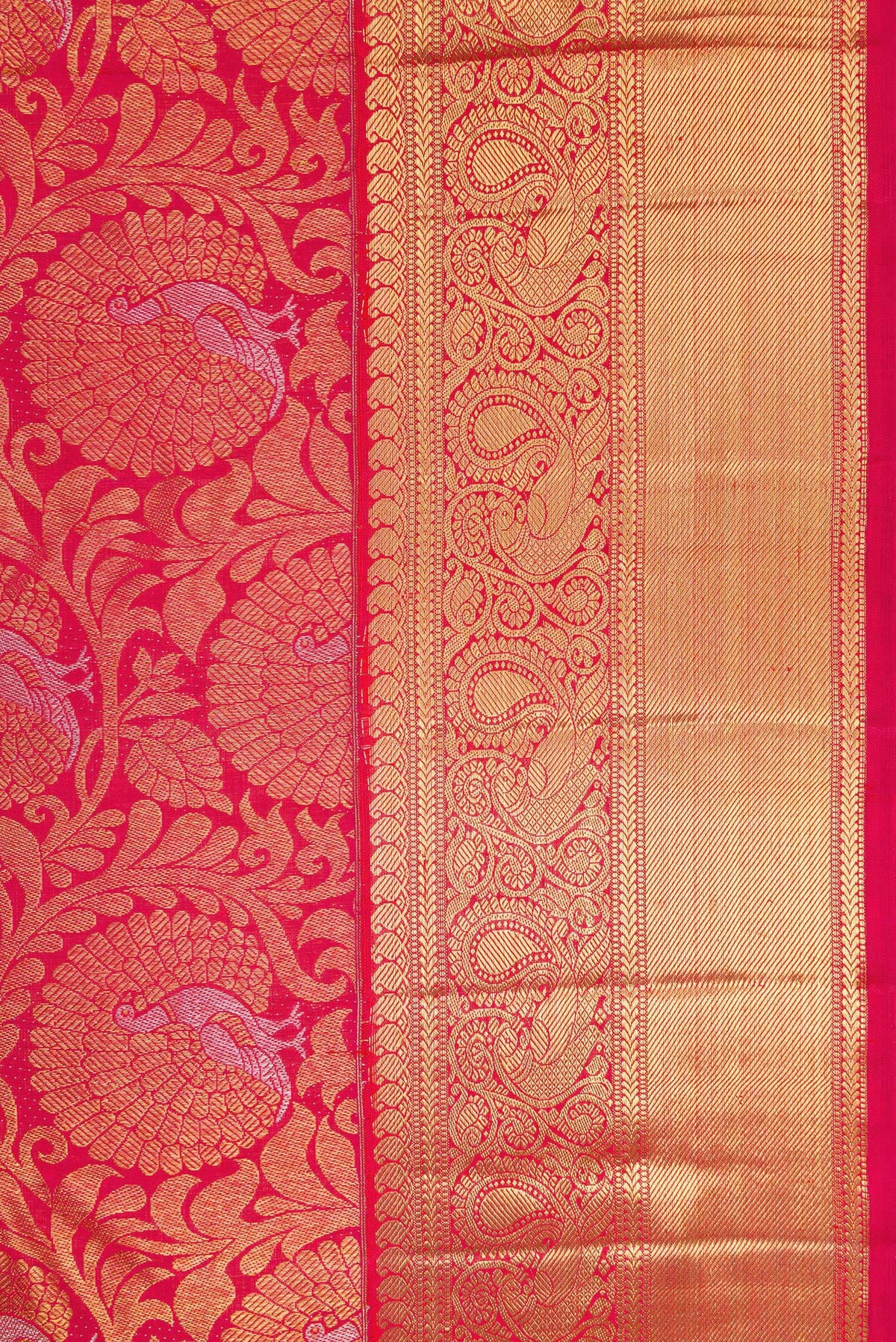 Border image of Pure Silk Pure Zari Dark Pink Dual Tone Kanjivaram Saree with Zari Brocade on the body and Zari Border. 