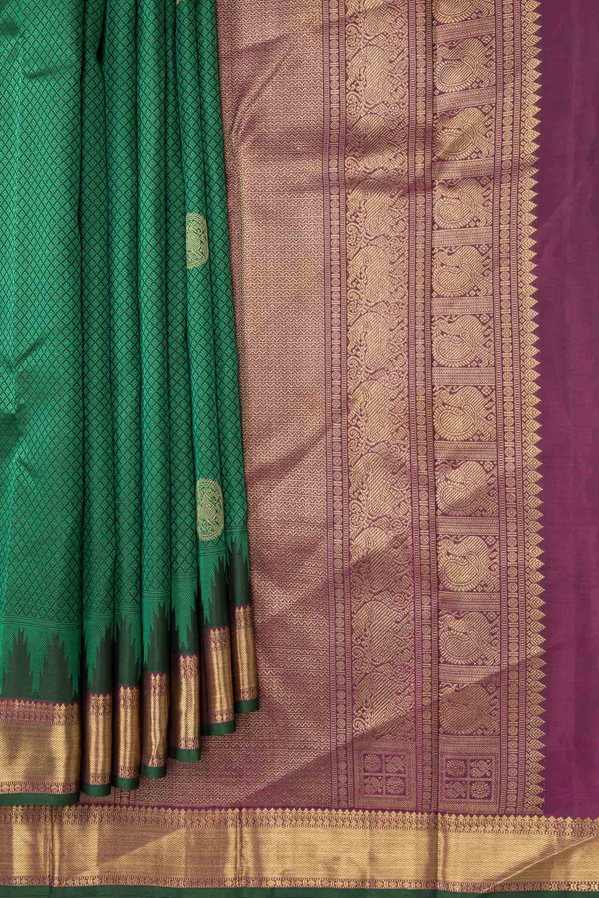 Pleats and pallu of Pure Silk Pure Zari Green Dual Tone Kanchipuram Saree with Jacquard With Zari Butta on the body and Zari Border