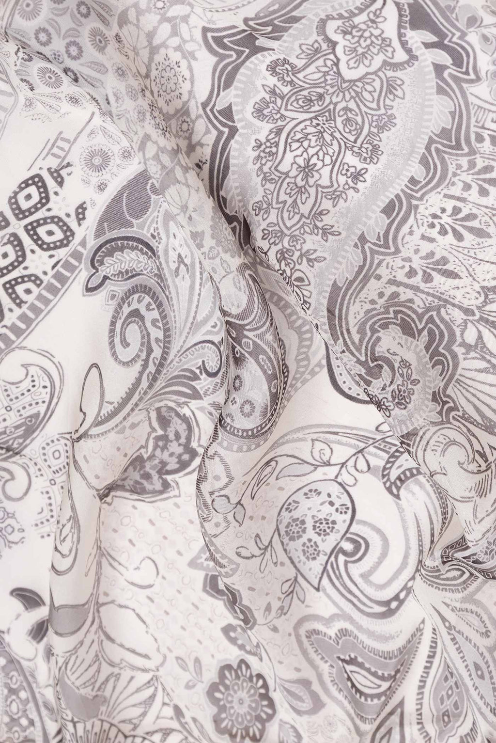 Close up of Grey Dual Tone Georgette SareePrinted design on the body and Embroidery Border displaying folds