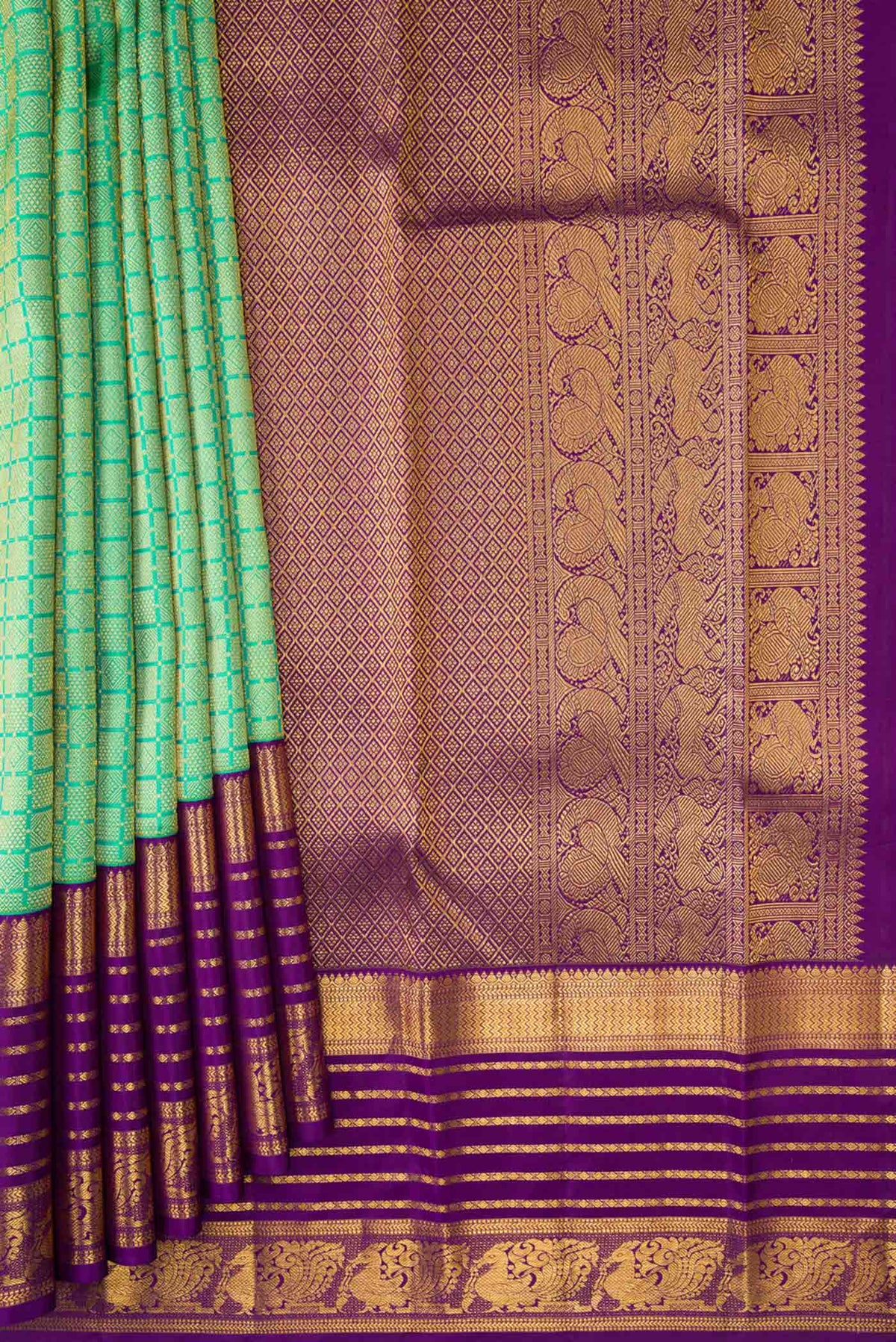Pleats and pallu of Green Dual Tone Kanjivaram Silk Saree with Zari Brocade on the body and Zari Border. 