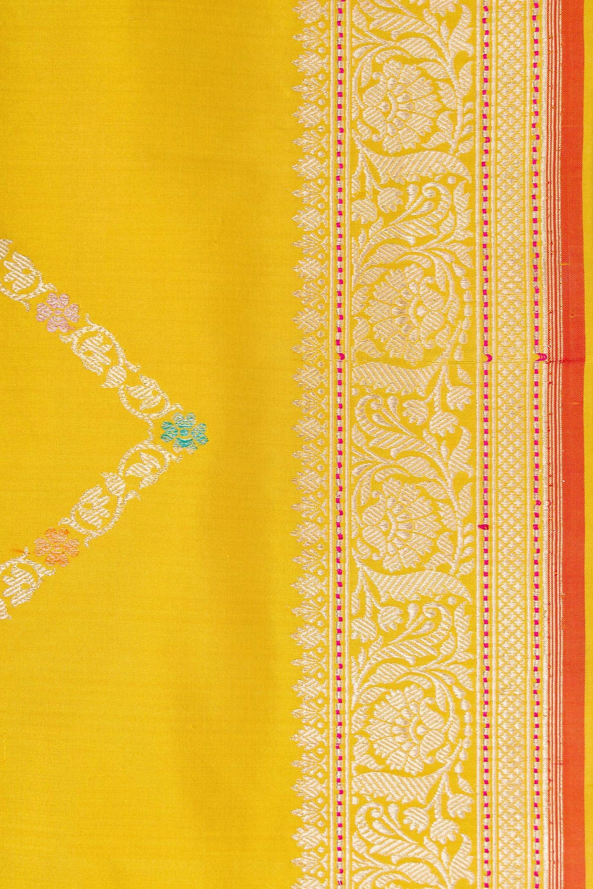 Border image of Mehandi Green Dual Tone Banarasi Silk Saree with Zari Butta on the body and Zari Border. 
