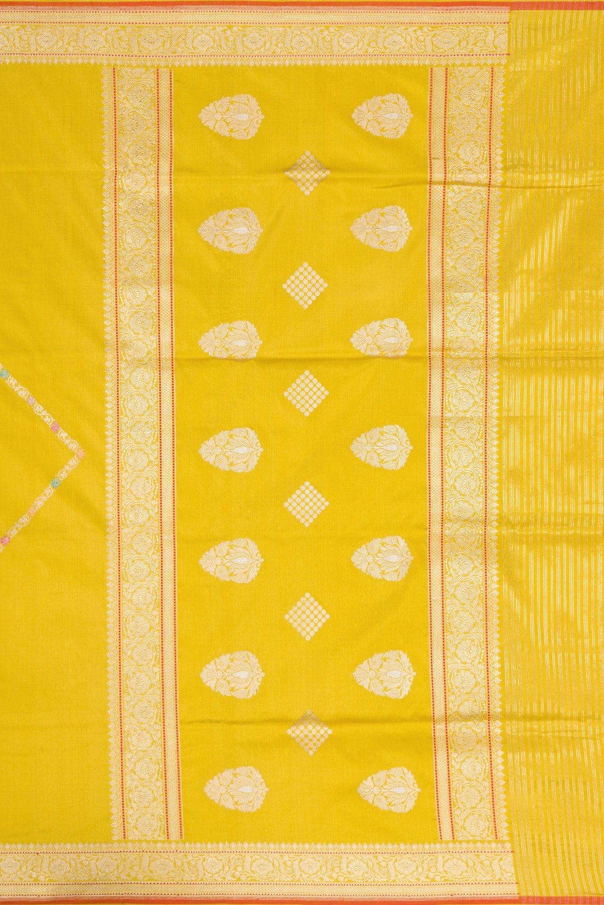 Close up image of the pallu of Mehandi Green Dual Tone Banarasi Silk Saree with Zari Butta on the body and Zari Border. 