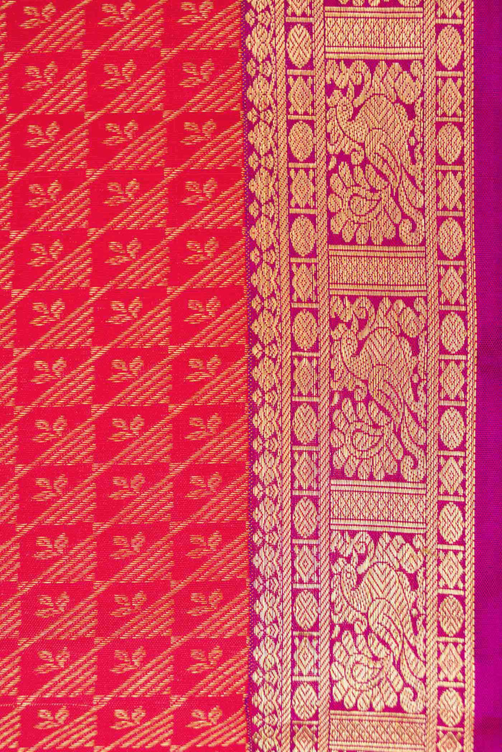 Border image of Pink Dual Tone Kanjivaram Silk Saree with Zari Brocade on the body and Zari Border. 