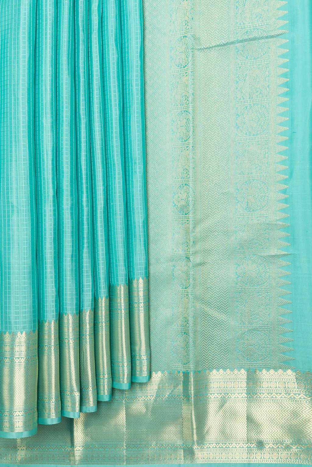 Pleats and pallu of Sea Green Dual Tone Kanchipuram Saree with Checked design on the body and Zari Border