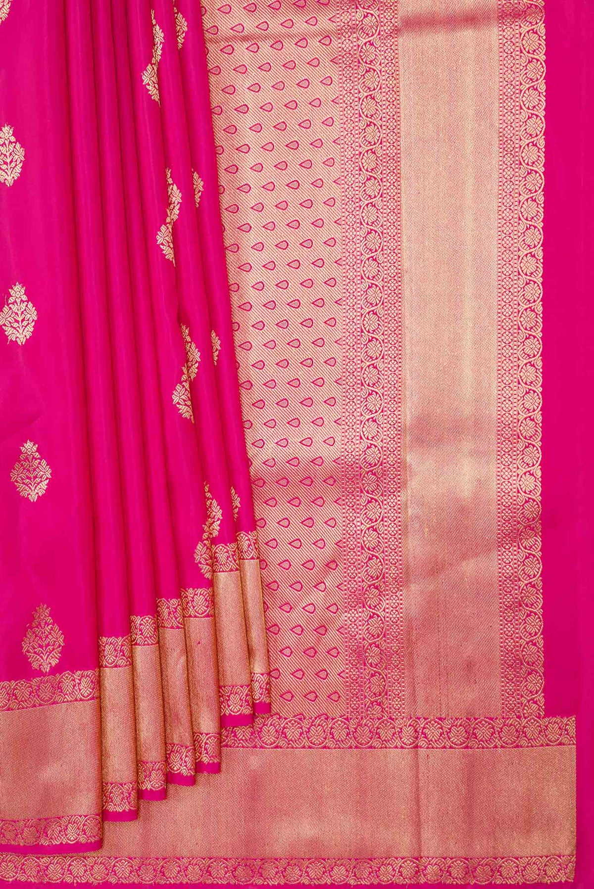 Pleats and pallu of Dark Pink Dual Tone Kanchipuram Silk Saree with Zari Butta on the body and Zari Border