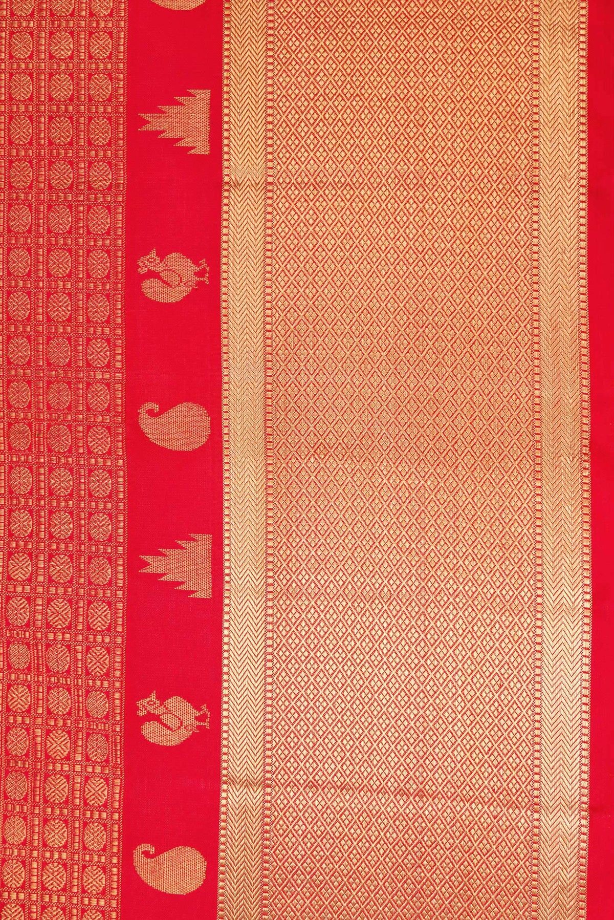Border image of Pure Silk Pure Zari Red Dual Tone Kanjivaram Saree with Zari Brocade on the body and Zari Border. 