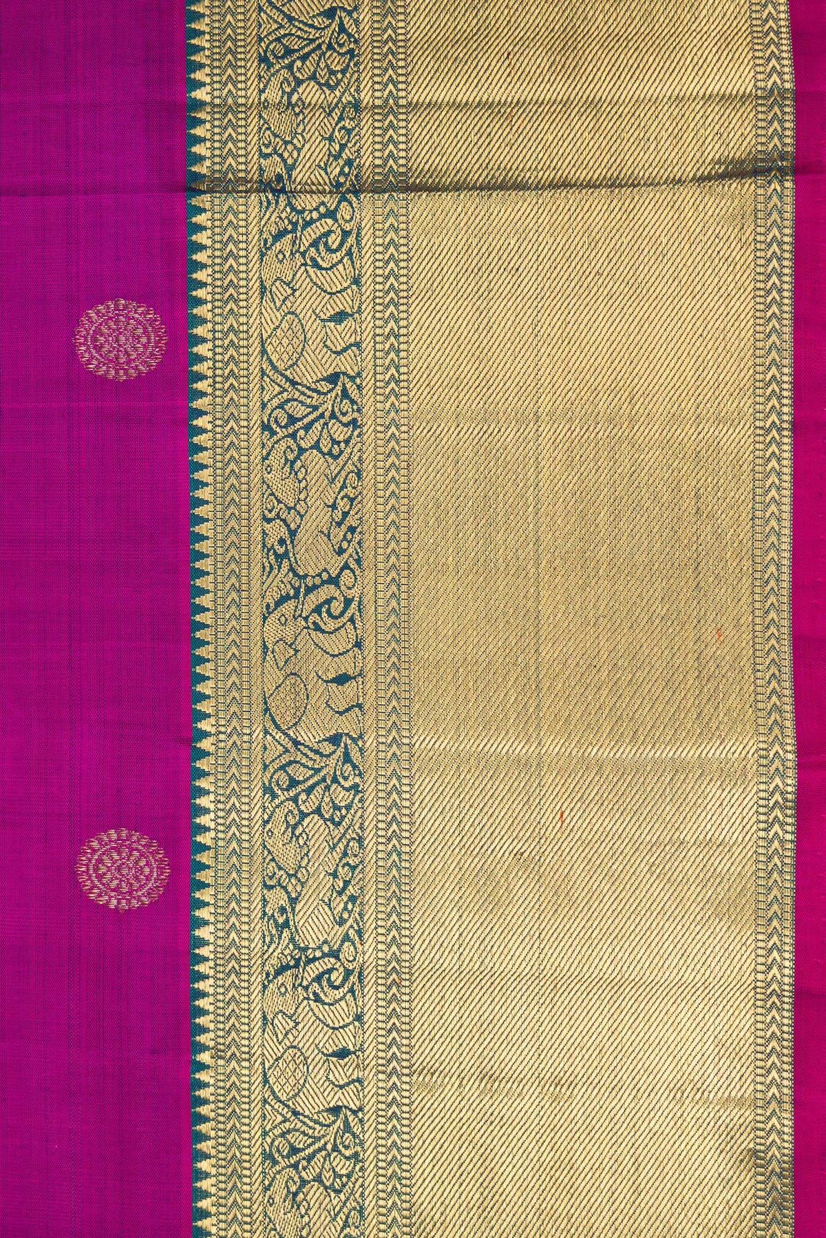 Border image of Pure Silk Pure Zari Magenta Dual Tone Kanchipuram Saree with Zari Butta on the body and Zari Border. 