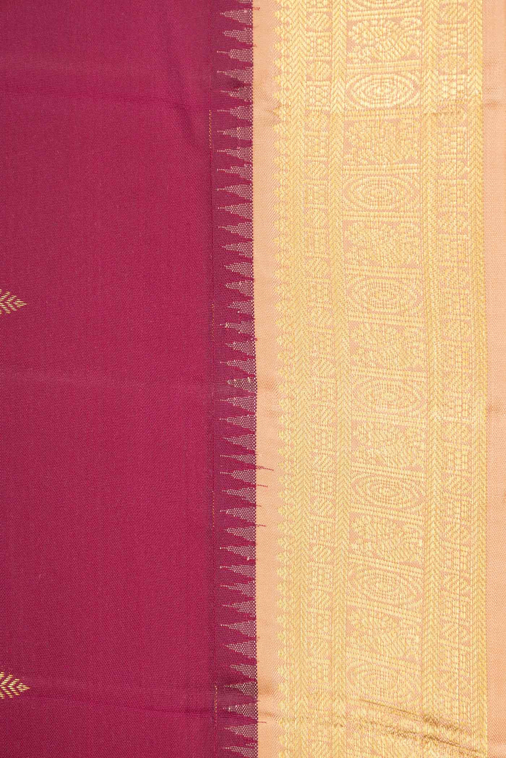 Border image of Magenta Dual Tone Kanchipuram Saree with Zari Butta on the body and Zari Border
