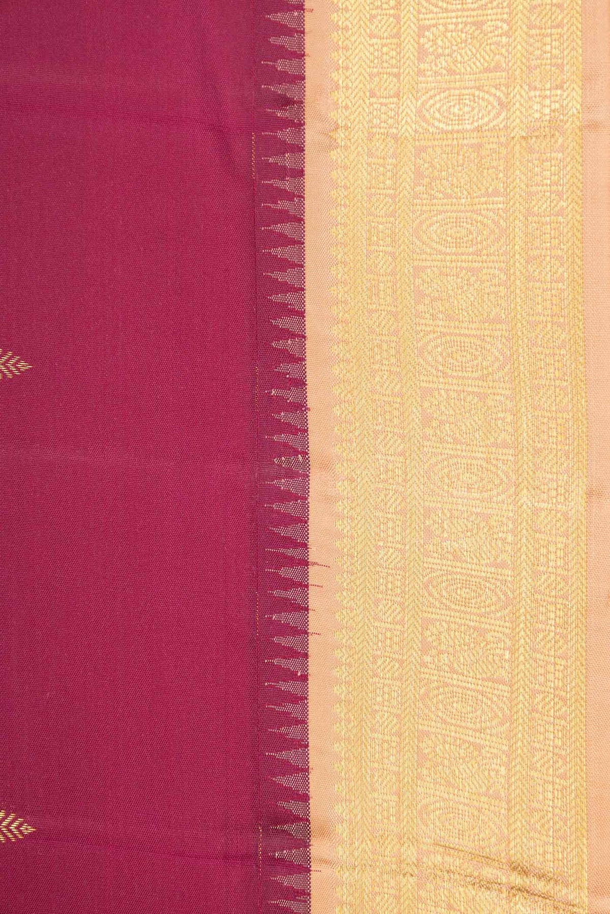 Border image of Magenta Dual Tone Kanchipuram Saree with Zari Butta on the body and Zari Border