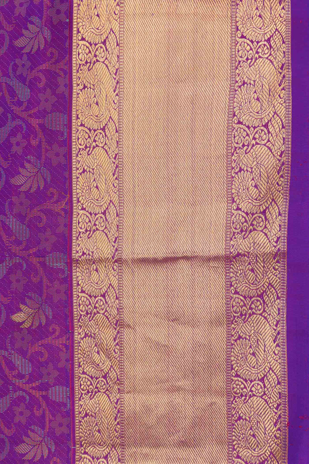 Border image of Pure Silk Pure Zari Purple Dual Tone Kanchipuram Saree with Jacquard With Zari Butta on the body and Zari Border