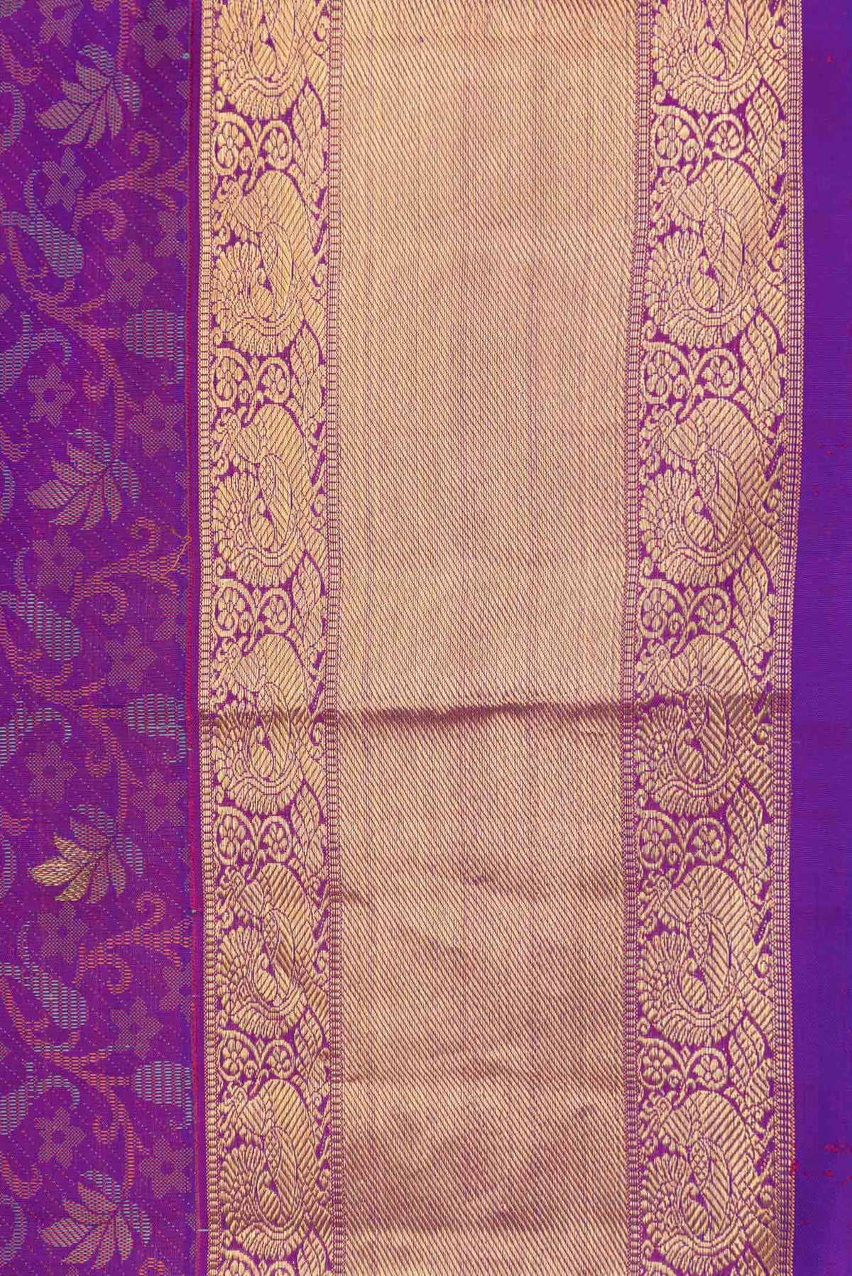Border image of Pure Silk Pure Zari Purple Dual Tone Kanchipuram Saree with Jacquard With Zari Butta on the body and Zari Border