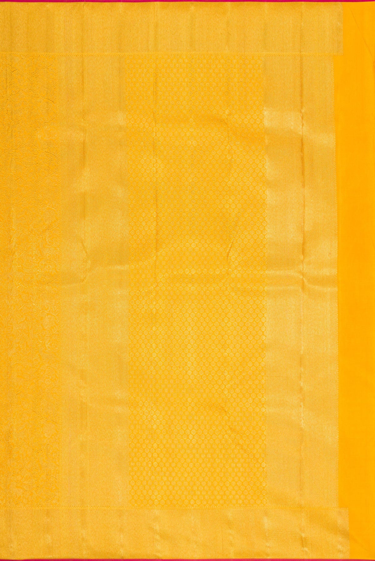 Close up image of the pallu of Pure Silk Pure Zari Gold Dual Tone Kanjivaram Saree with Zari Brocade on the body and Zari Border. 