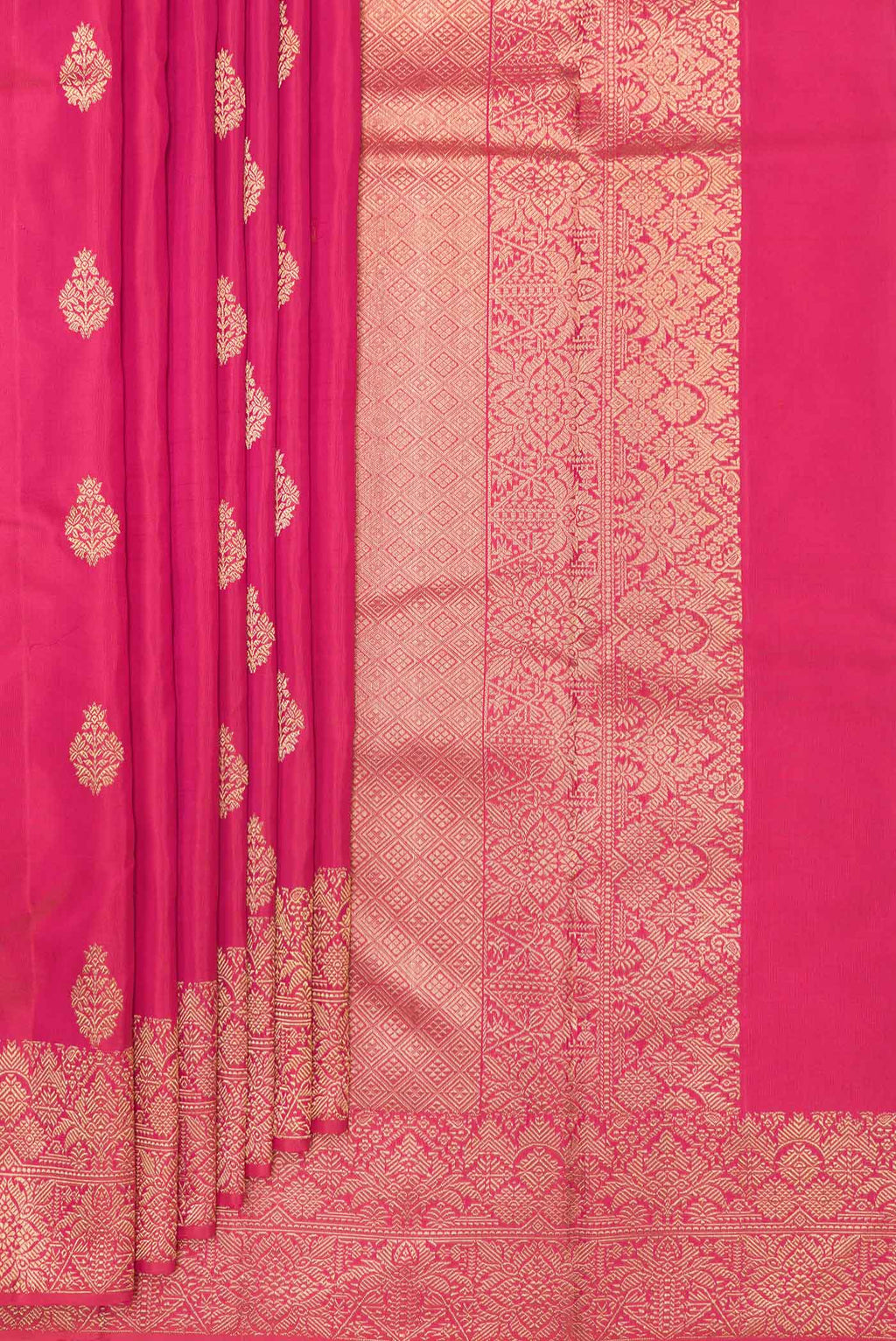 Pleats and pallu of Dark Pink Dual Tone Kanchipuram Silk Saree with Zari Butta on the body and Zari Border