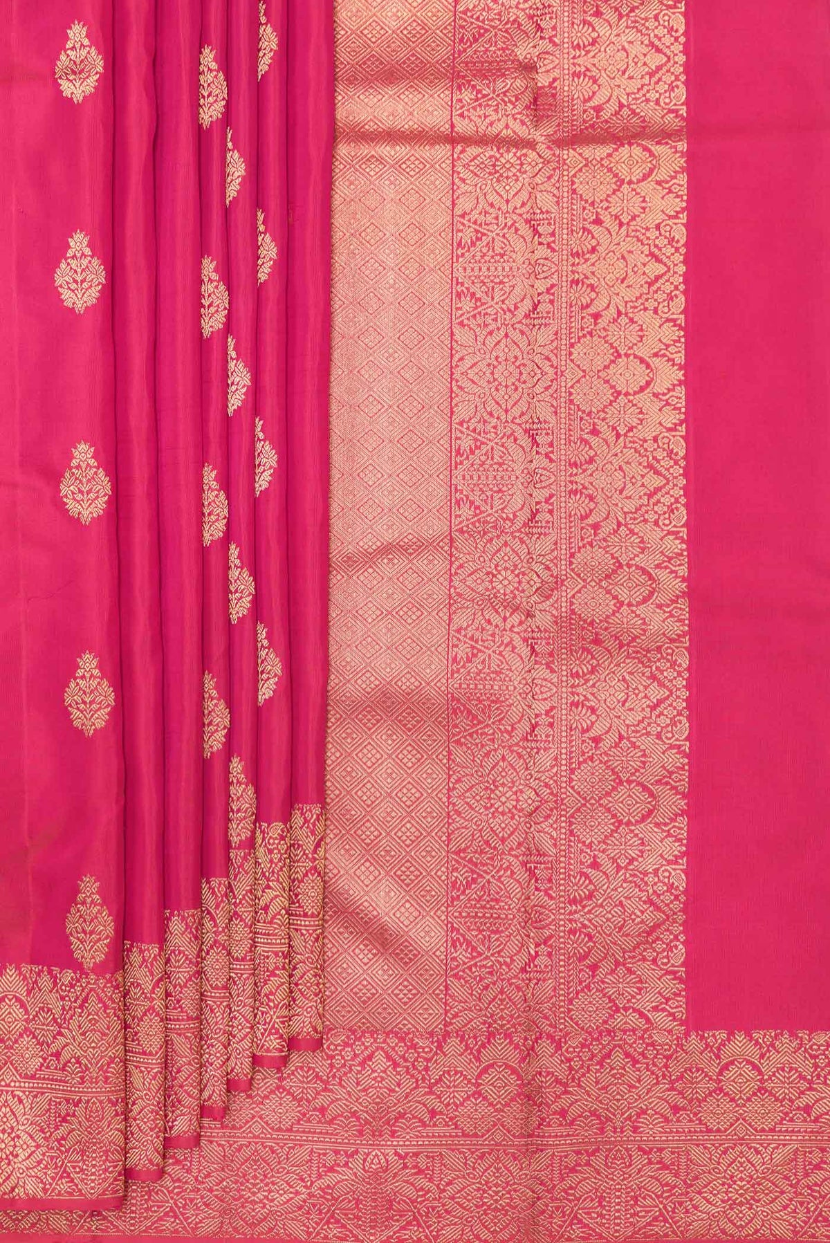 Pleats and pallu of Dark Pink Dual Tone Kanchipuram Silk Saree with Zari Butta on the body and Zari Border