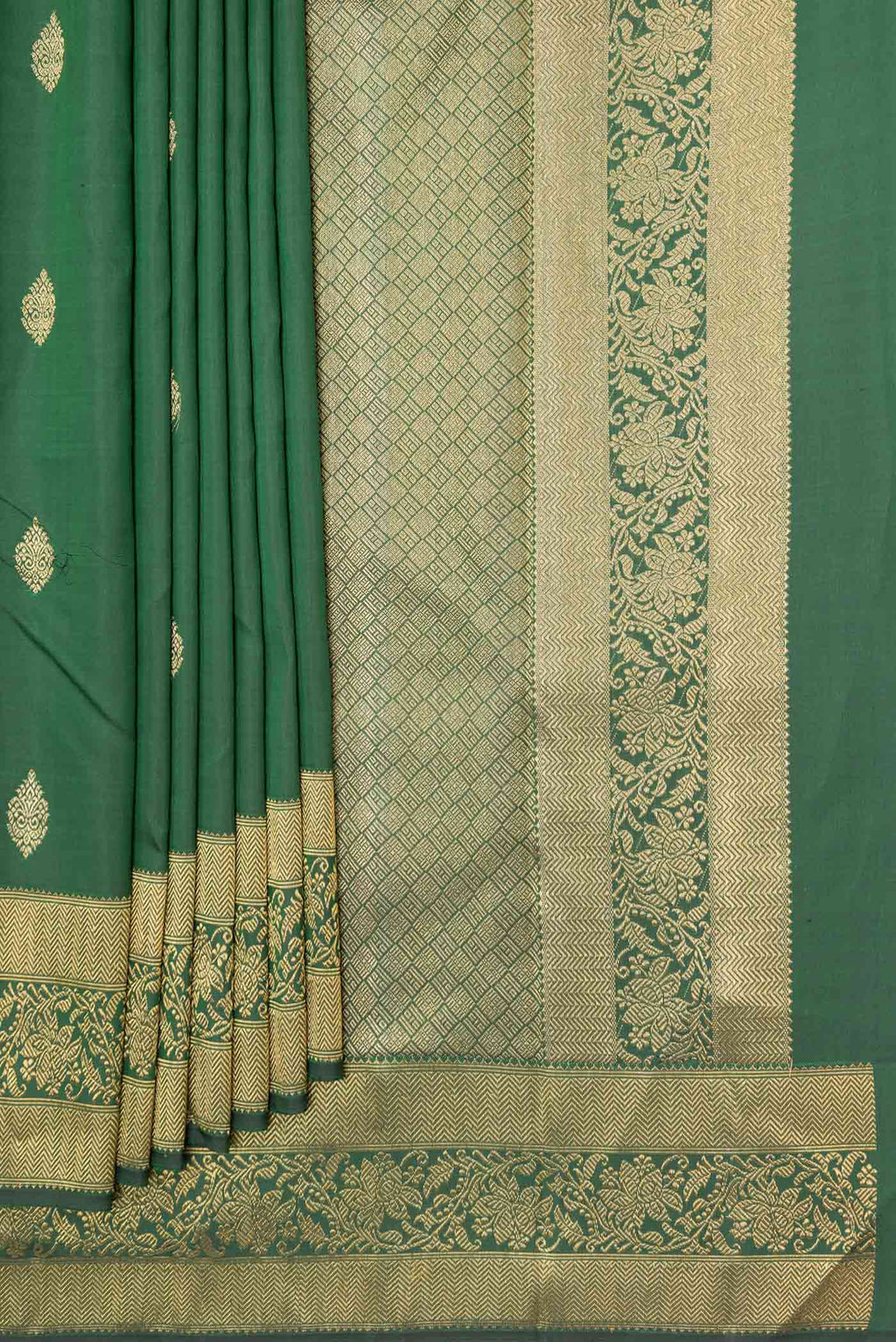 Pleats and pallu of Pure Silk Pure Zari Green Dual Tone Kanchipuram Saree with Zari Butta on the body and Zari Border