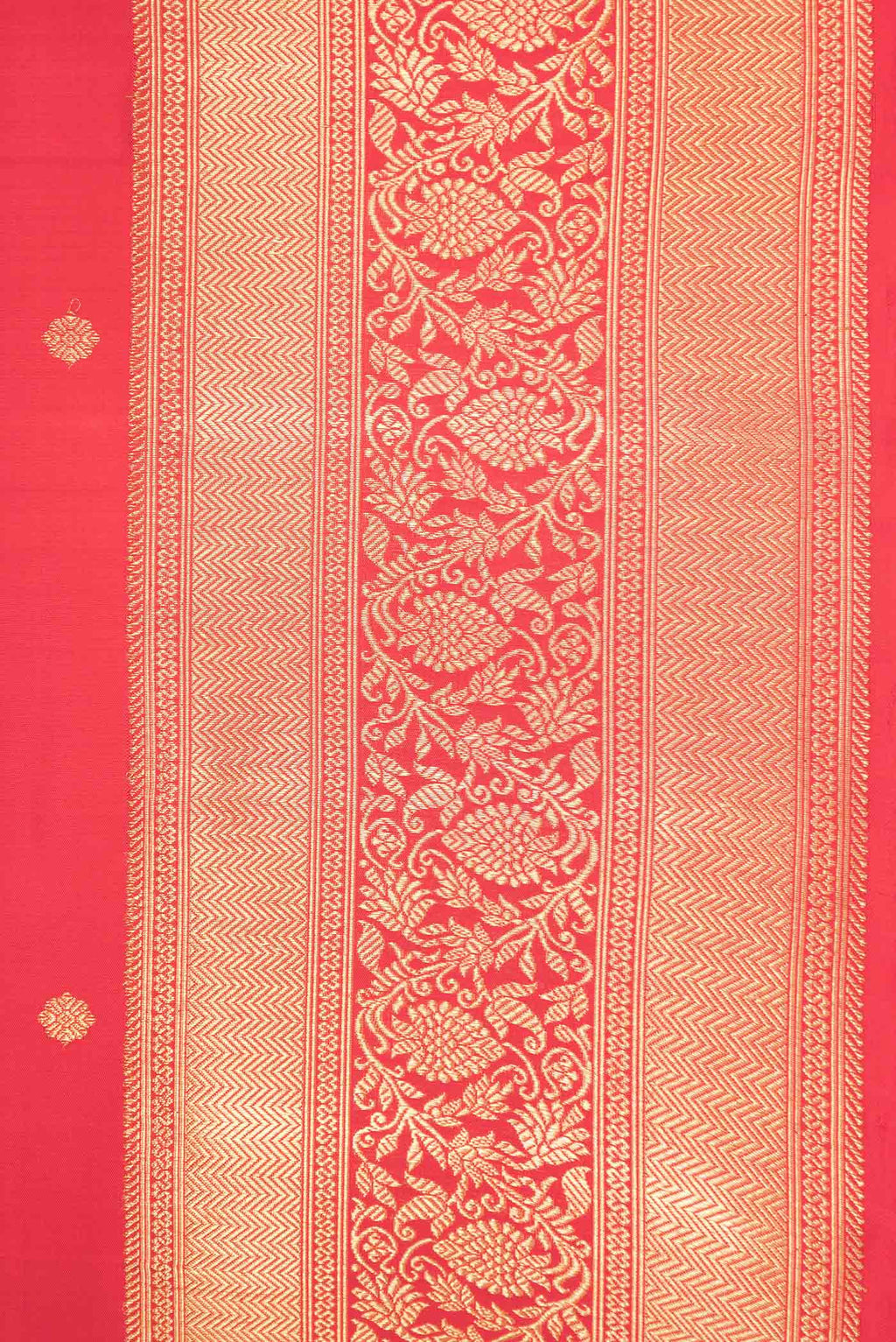 Border image of Pure Silk Pure Zari Red Dual Tone Kanchipuram Saree with Zari Butta on the body and Zari Border