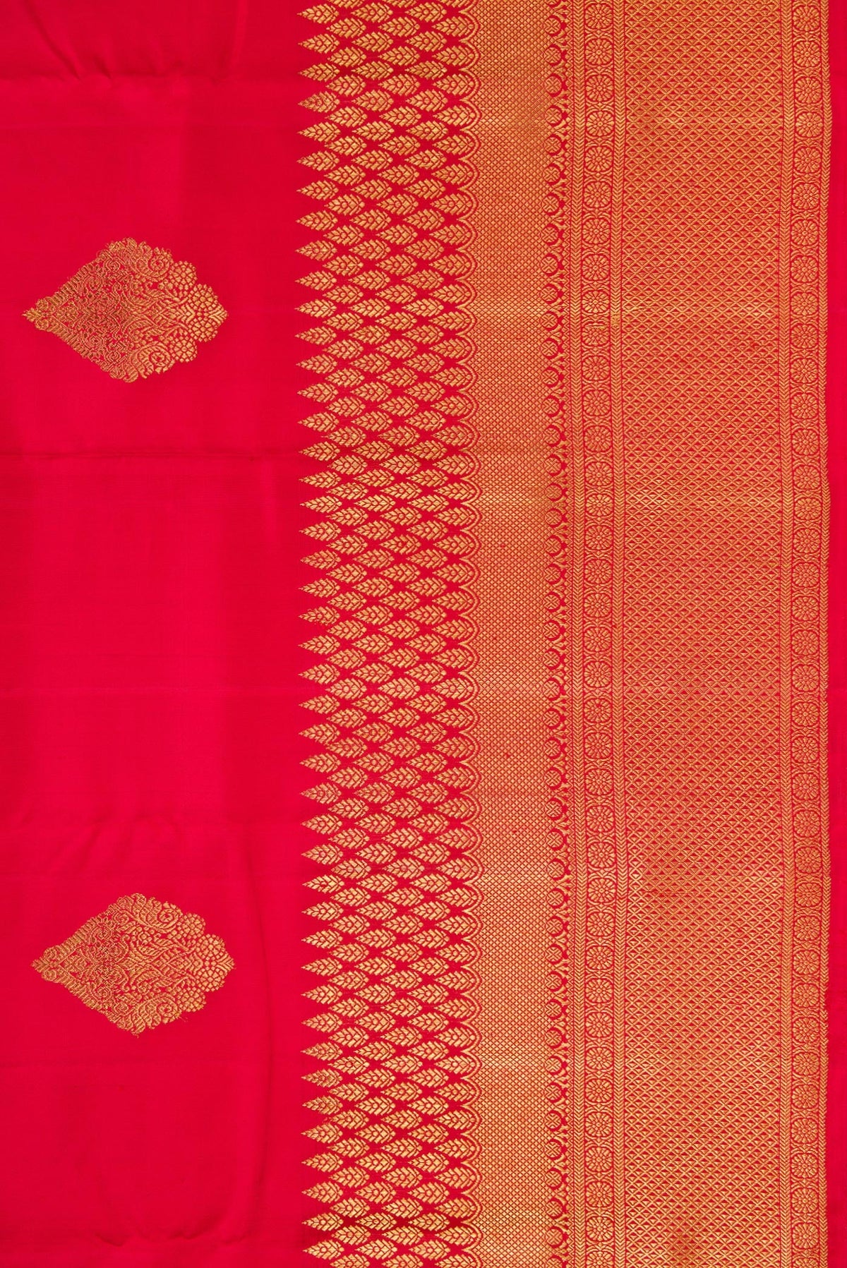 Border image of Pure Silk Pure Zari Red Dual Tone Kanjivaram Saree with Zari Butta on the body and Fancy Border. 