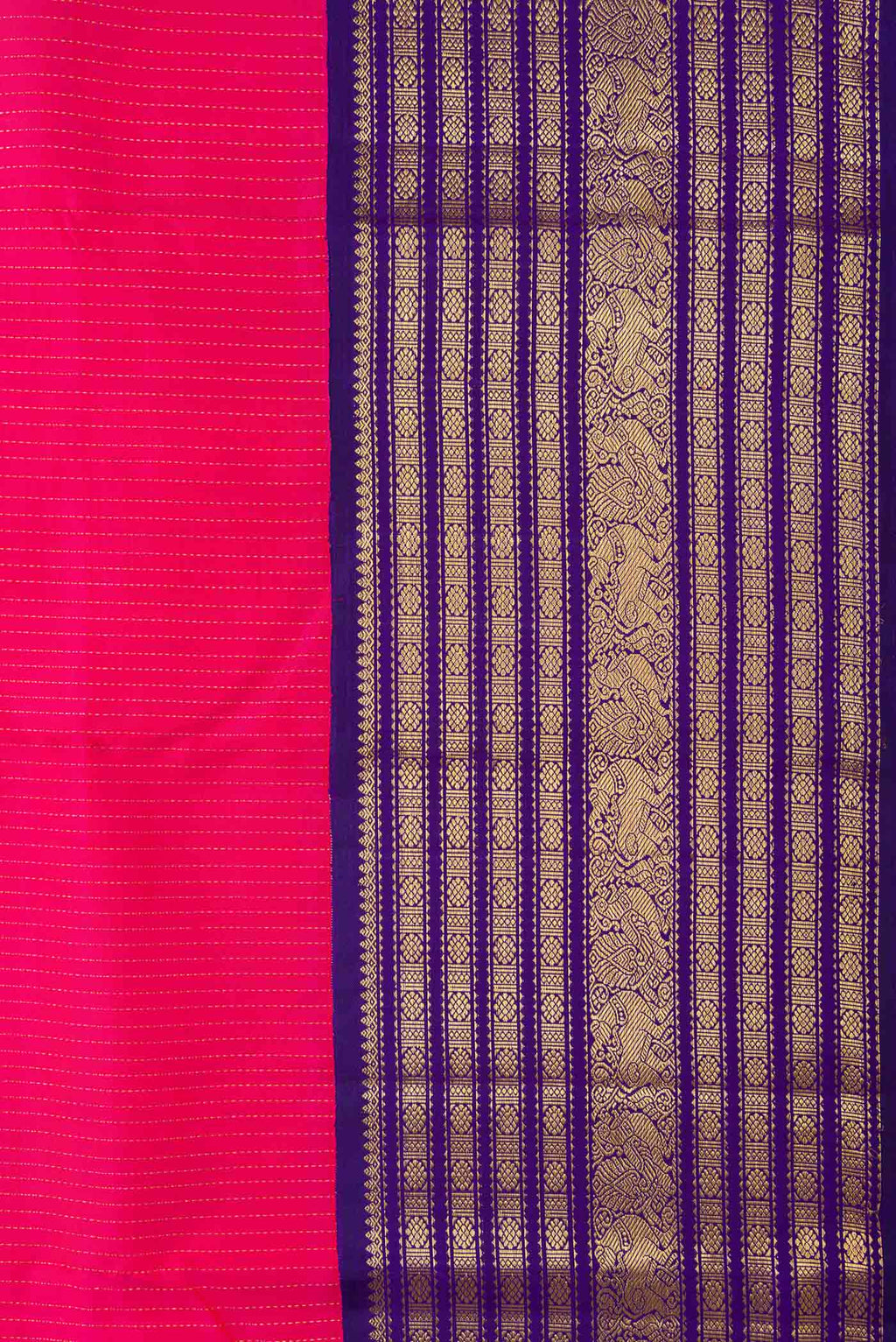 Border image of Dark Pink Dual Tone Kanchipuram Silk Saree with Stripes on the body and Zari Border