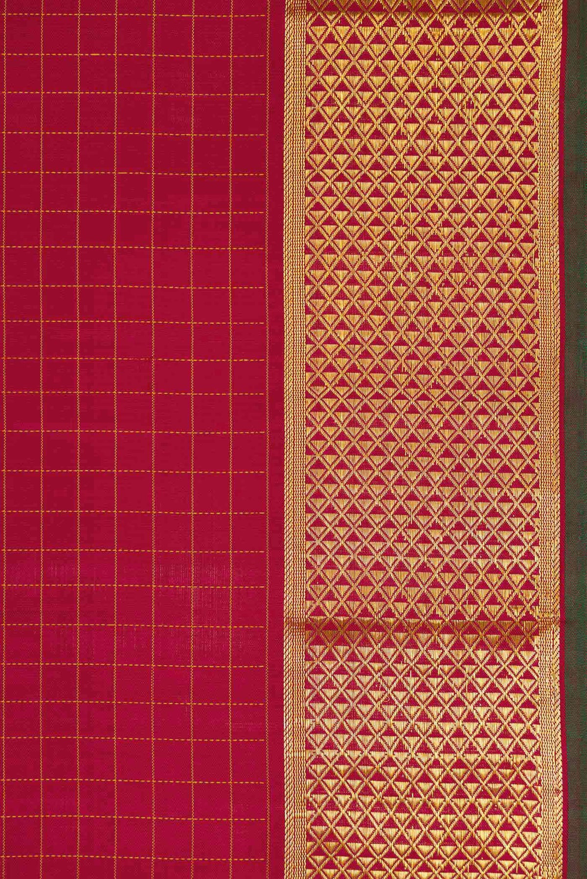 Border image of Maroon Dual Tone Kanchipuram Silk Saree with Checked design on the body and Zari Border. 