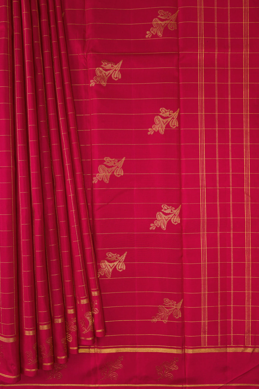 Pleats and pallu of Maroon Kanchipuram Silk Saree with Checked design on the body and Fancy Border. 