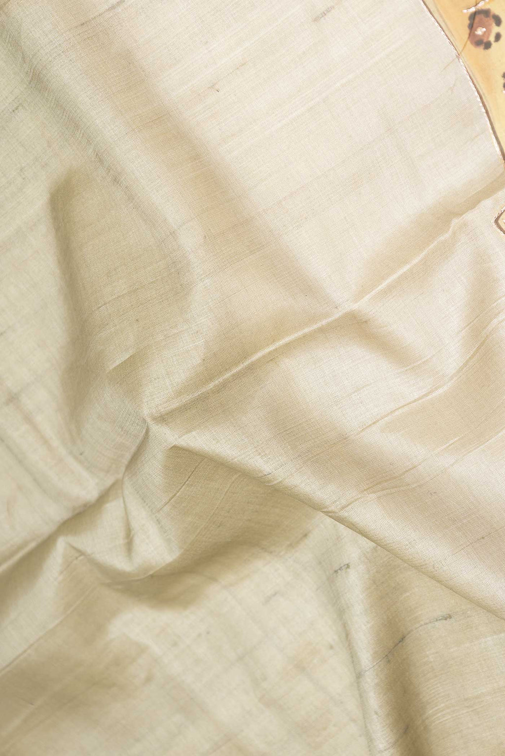 Close up of Green Dual Tone Tussar Saree with Zari And Thread Butta on the body and Without Border displaying folds