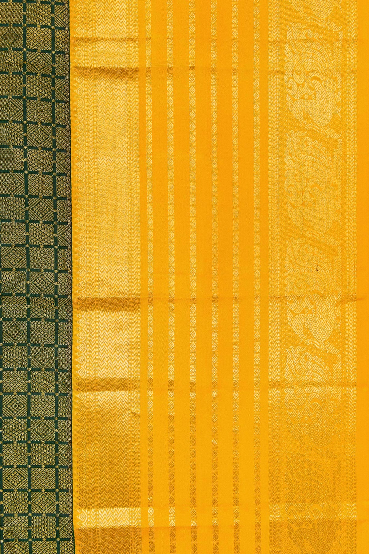Border image of Bottle Green Dual Tone Kanjivaram Silk Saree with Zari Brocade on the body and Zari Border. 