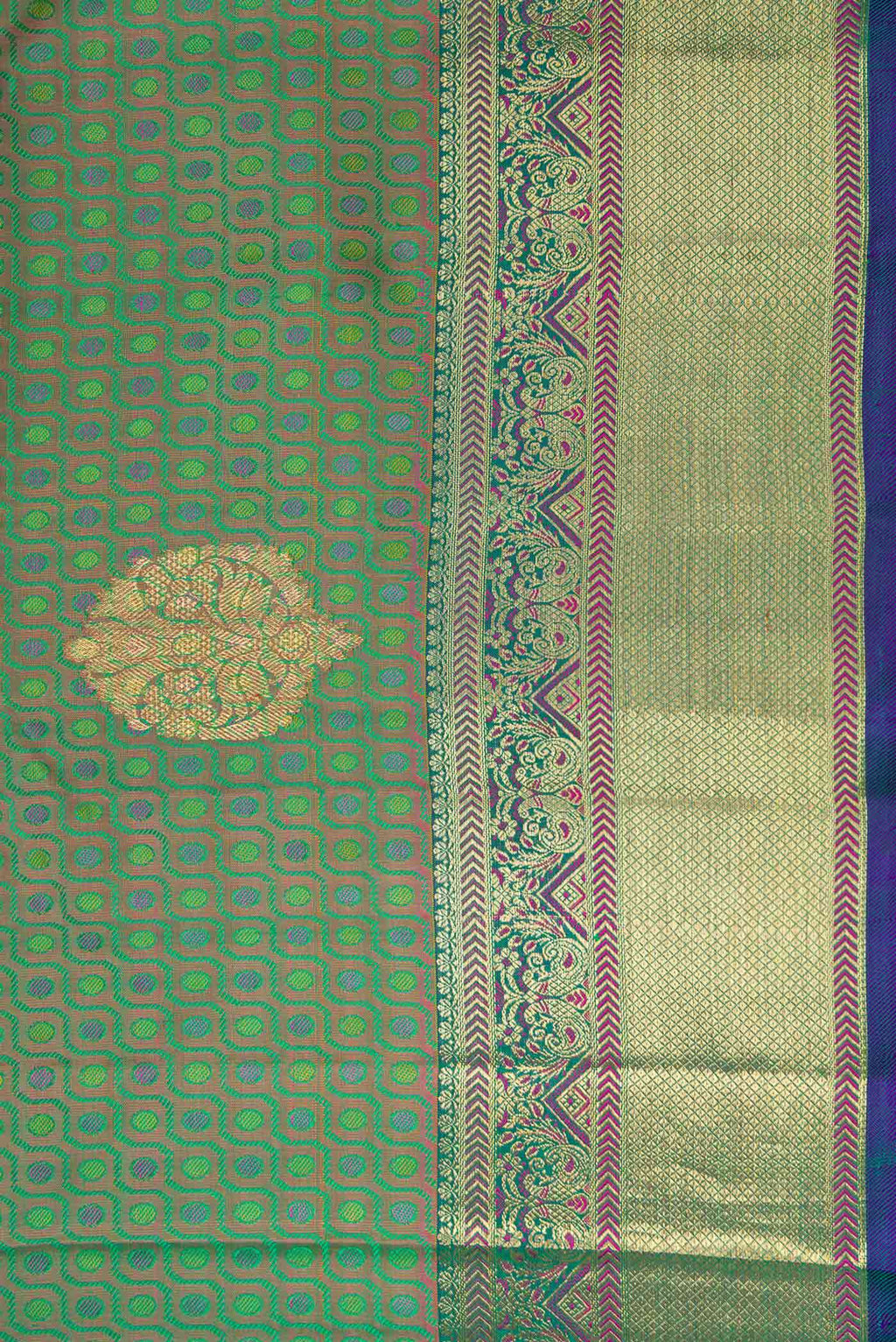 Border image of Pure Silk Pure Zari Green Dual Tone Kanchipuram Saree with Jacquard With Zari Butta on the body and Zari Border. 