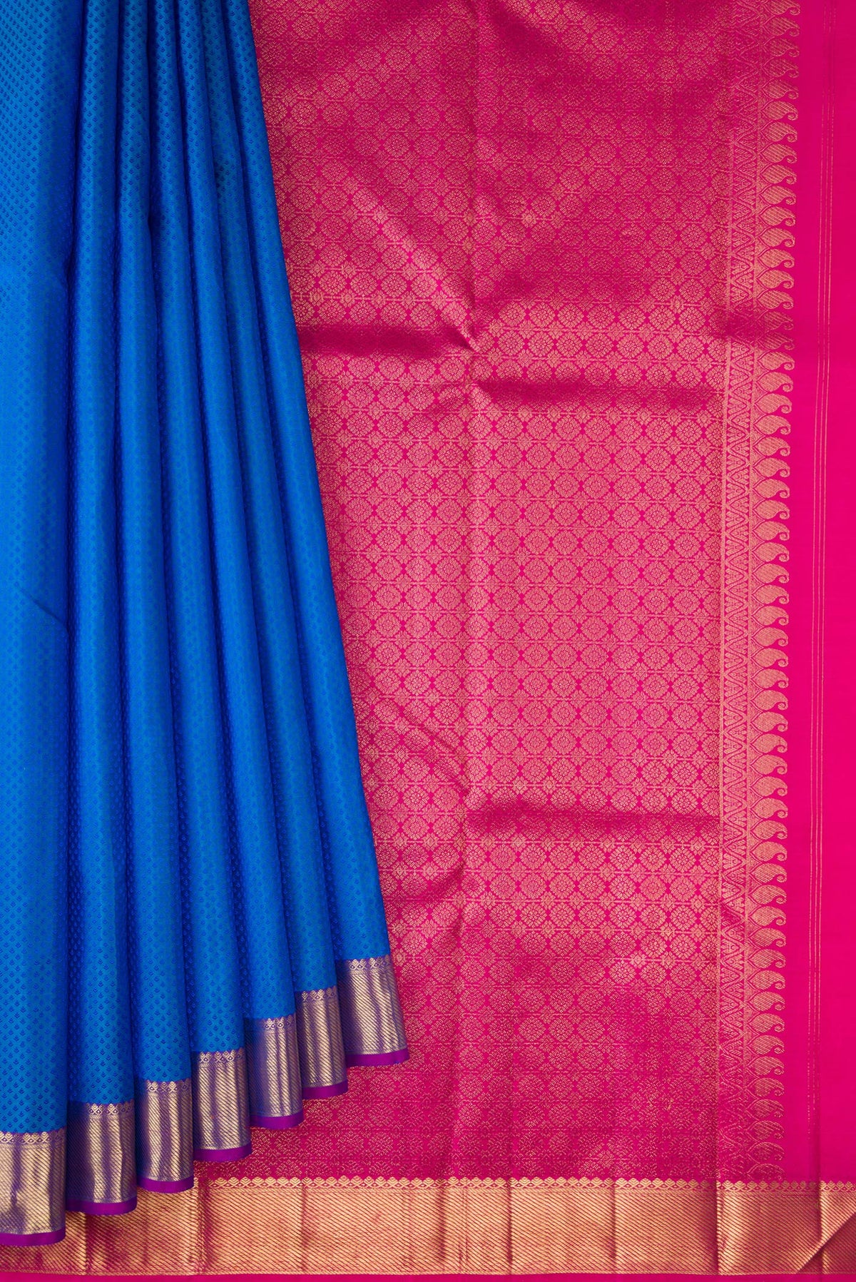 Pleats and pallu of Royal Blue Dual Tone Kanjivaram Silk Saree with Jacquard design on the body and Zari Border. 