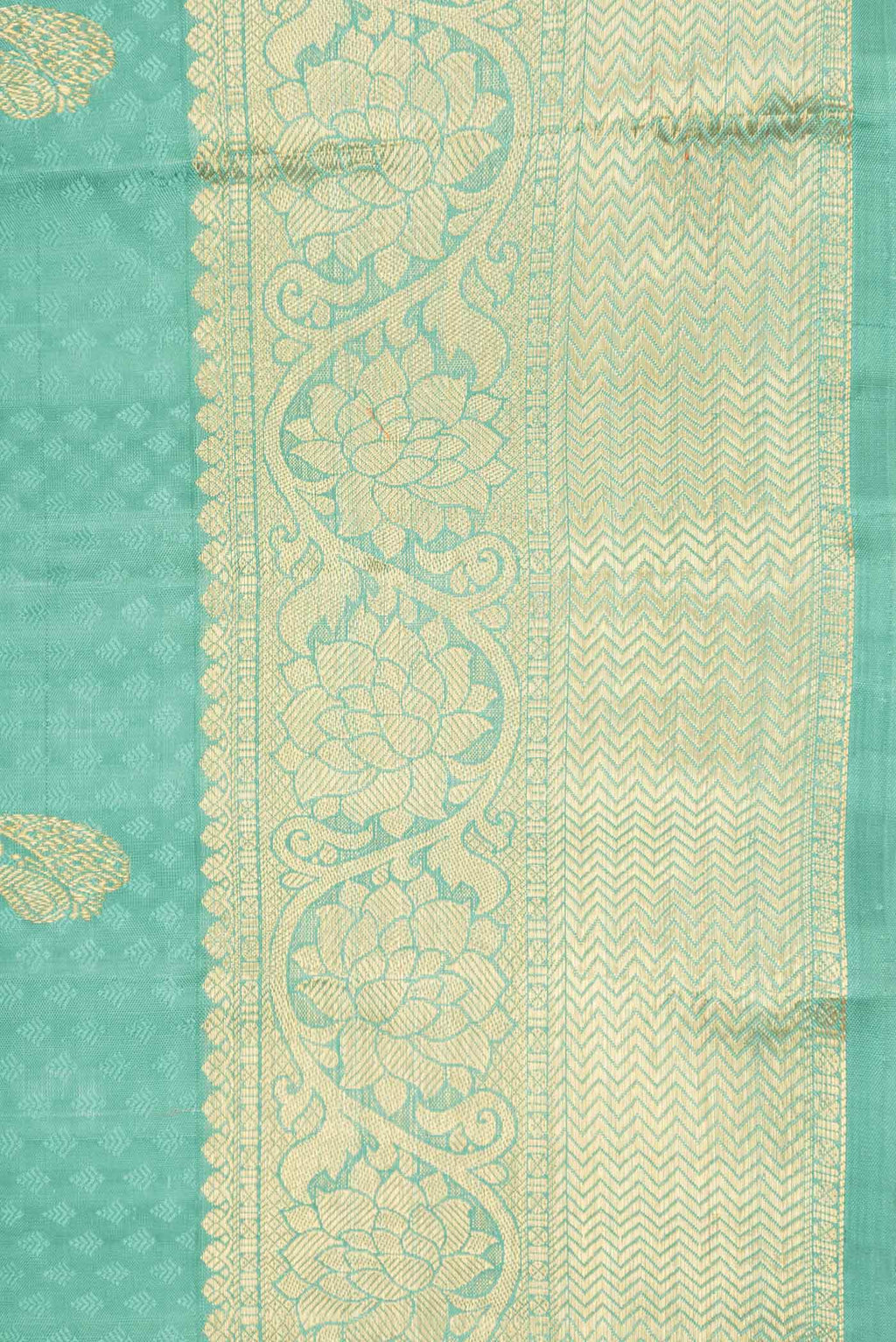 Border image of Pure Silk Pure Zari Green Dual Tone Kanchipuram Saree with Jacquard With Zari Butta on the body and Zari Border