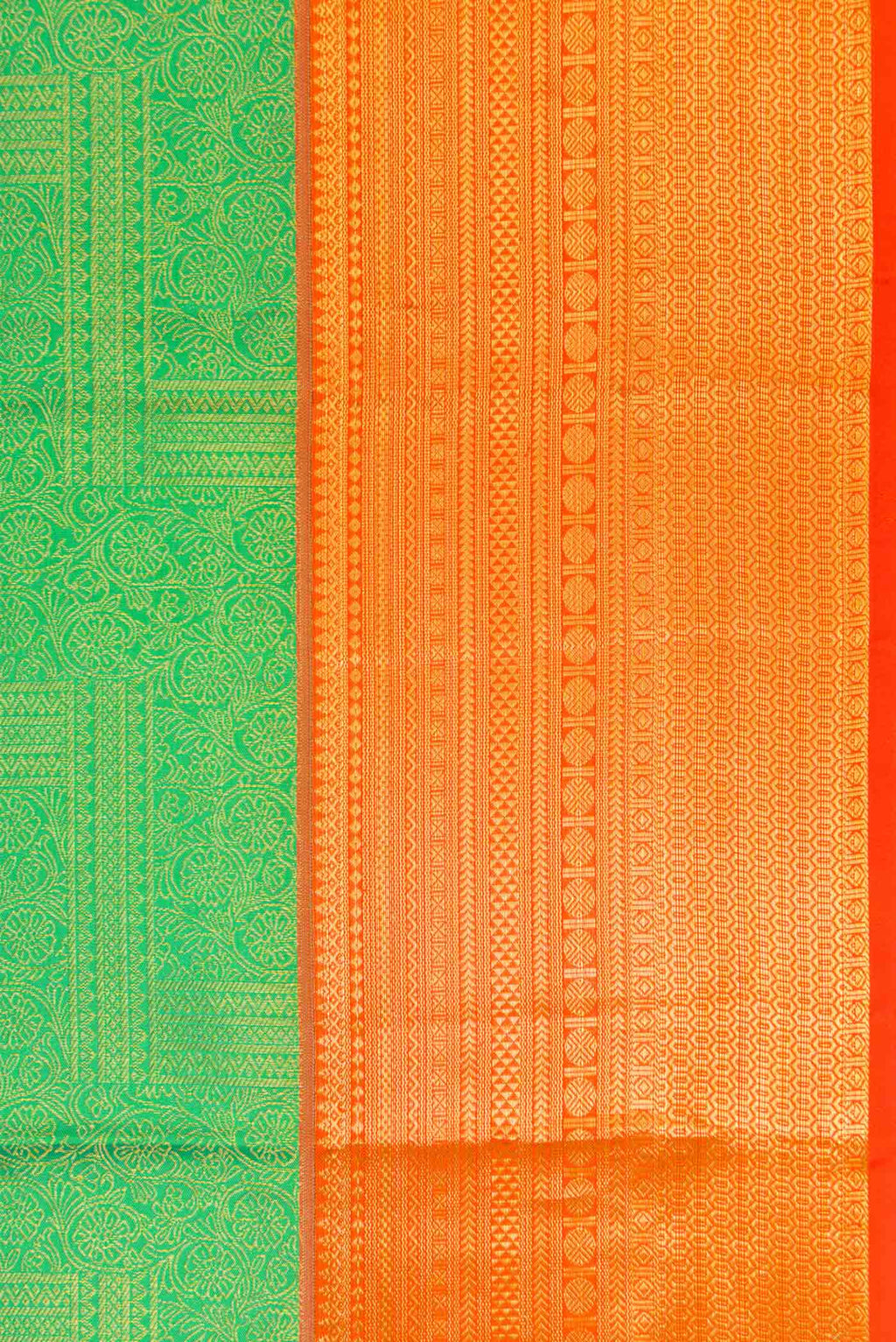 Border image of Parrot Green Dual Tone Kanchipuram Silk Saree with Zari Brocade on the body and Zari Border. 