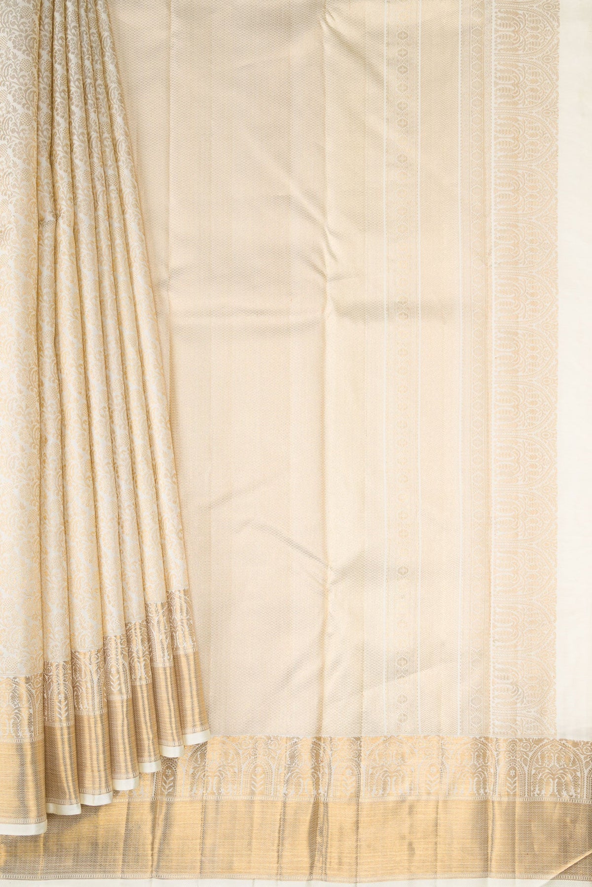 Pleats and pallu of Off White Dual Tone Kanchipuram Silk Saree with Zari Brocade on the body and Zari Border. 
