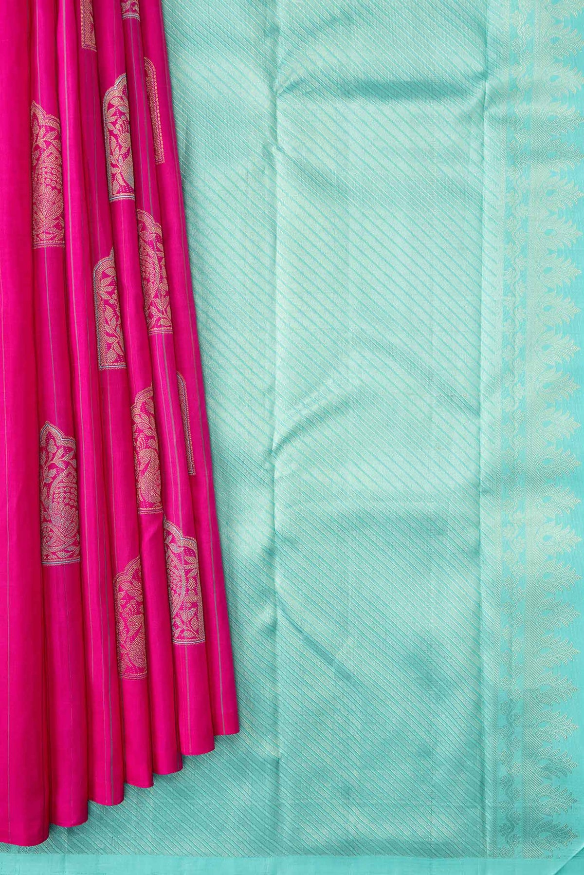 Pleats and pallu of Dark Pink Dual Tone Kanchipuram Silk Saree with Zari And Thread Butta on the body and Without Border